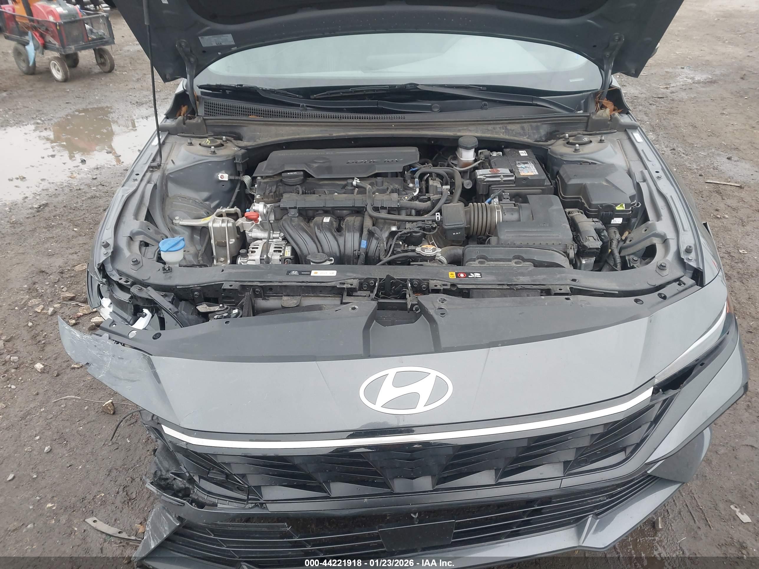 HYUNDAI ELANTRA image 10