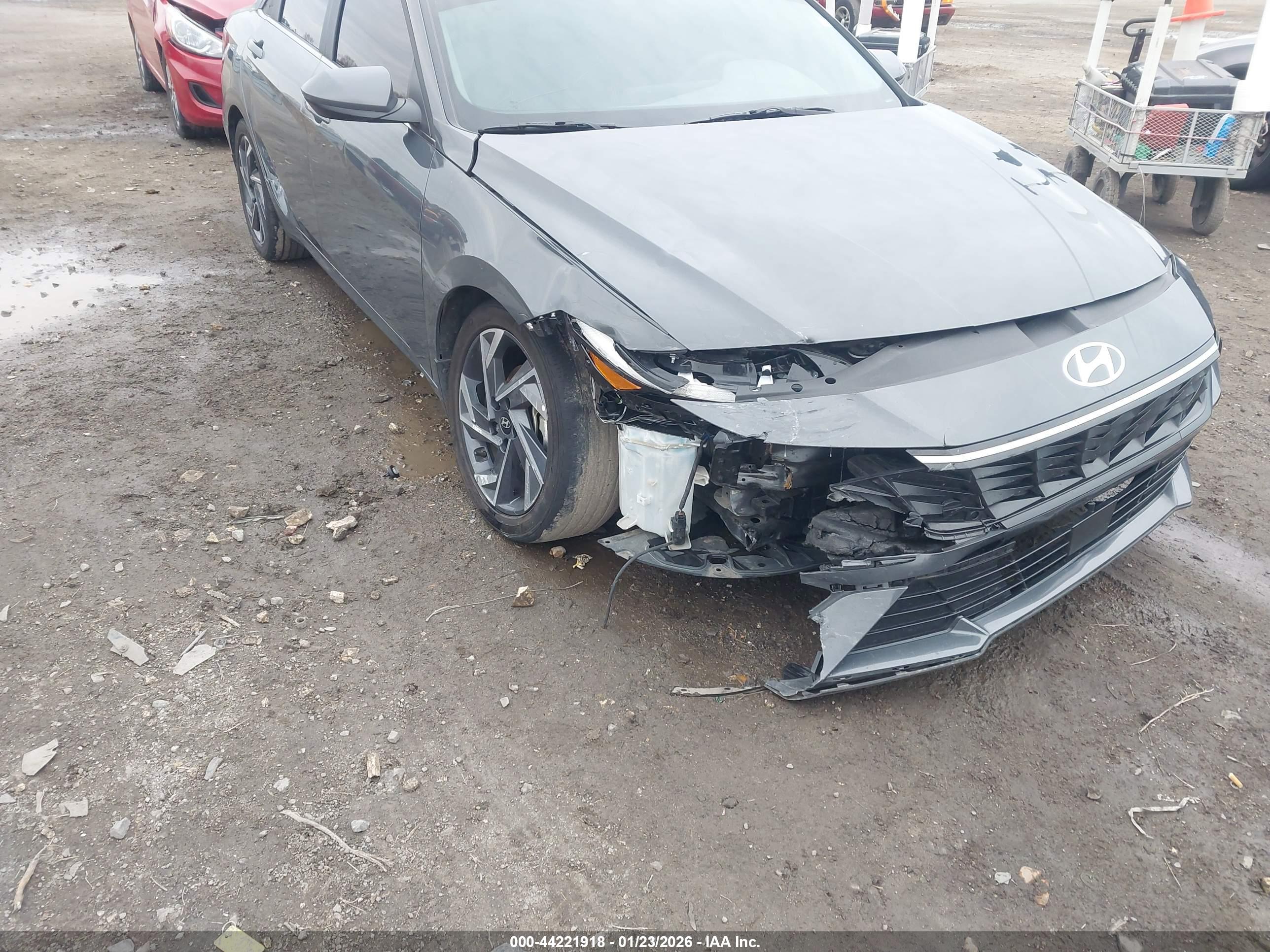 HYUNDAI ELANTRA image 6