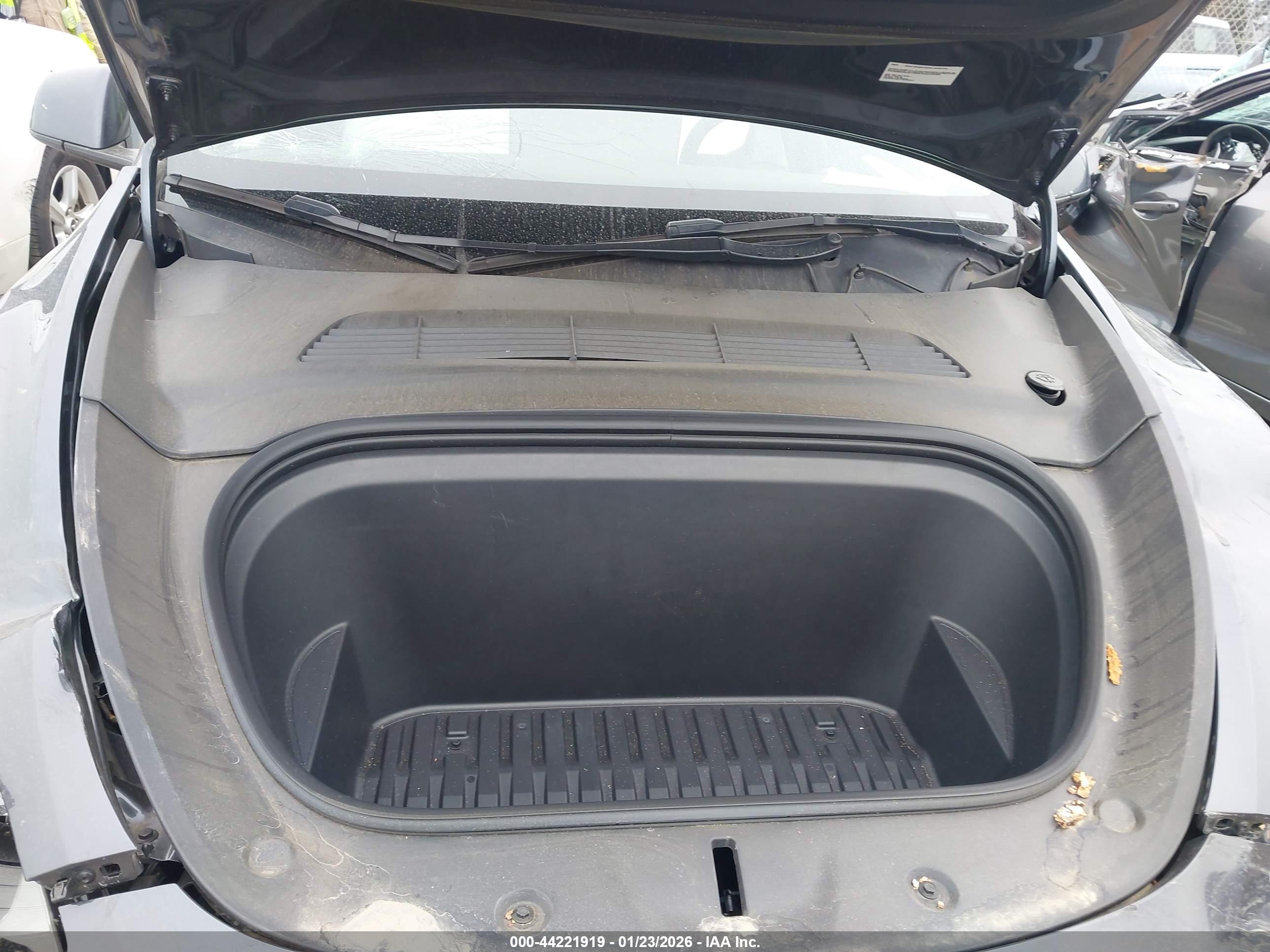 TESLA MODEL image 10