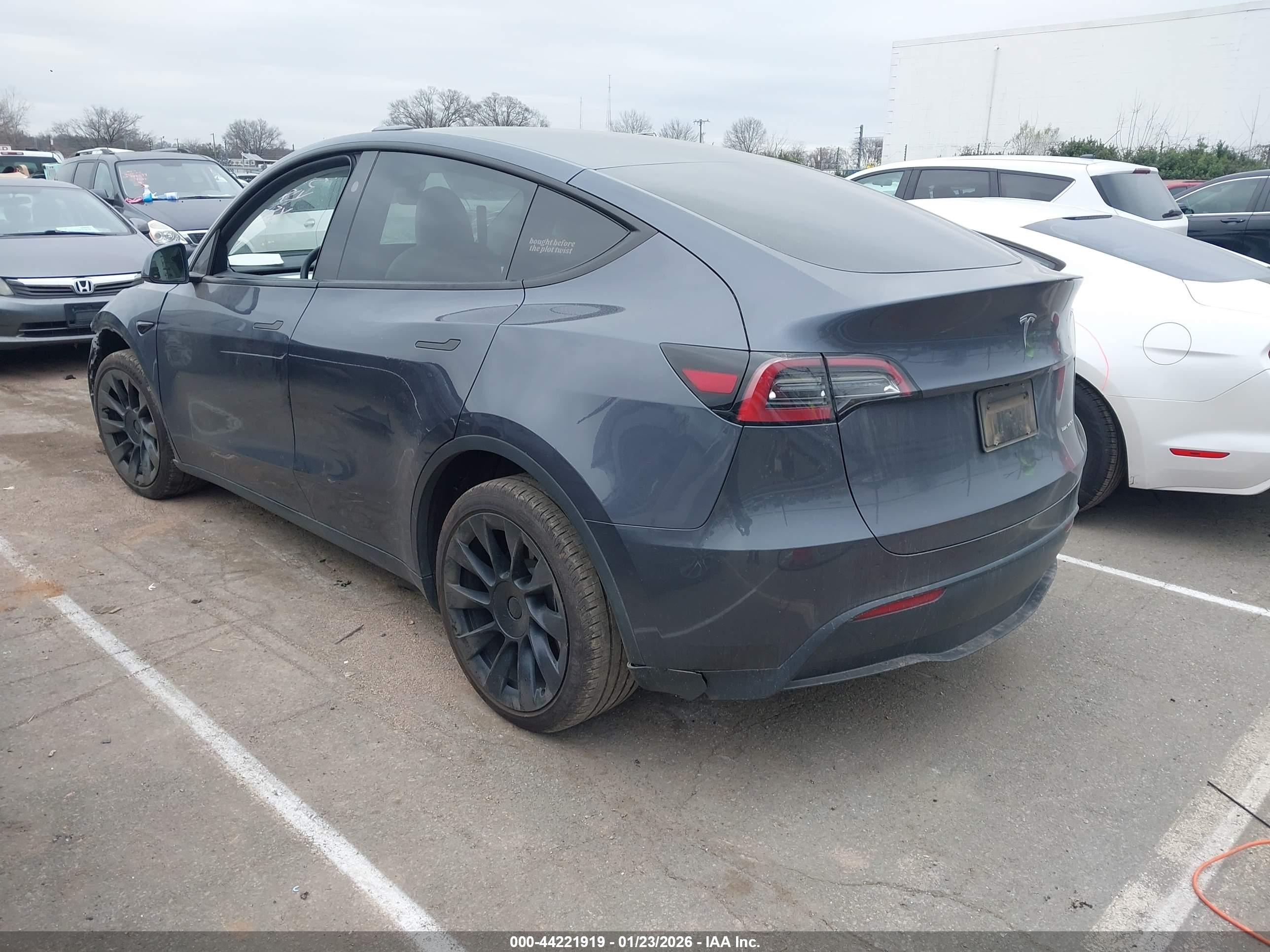 TESLA MODEL image 3