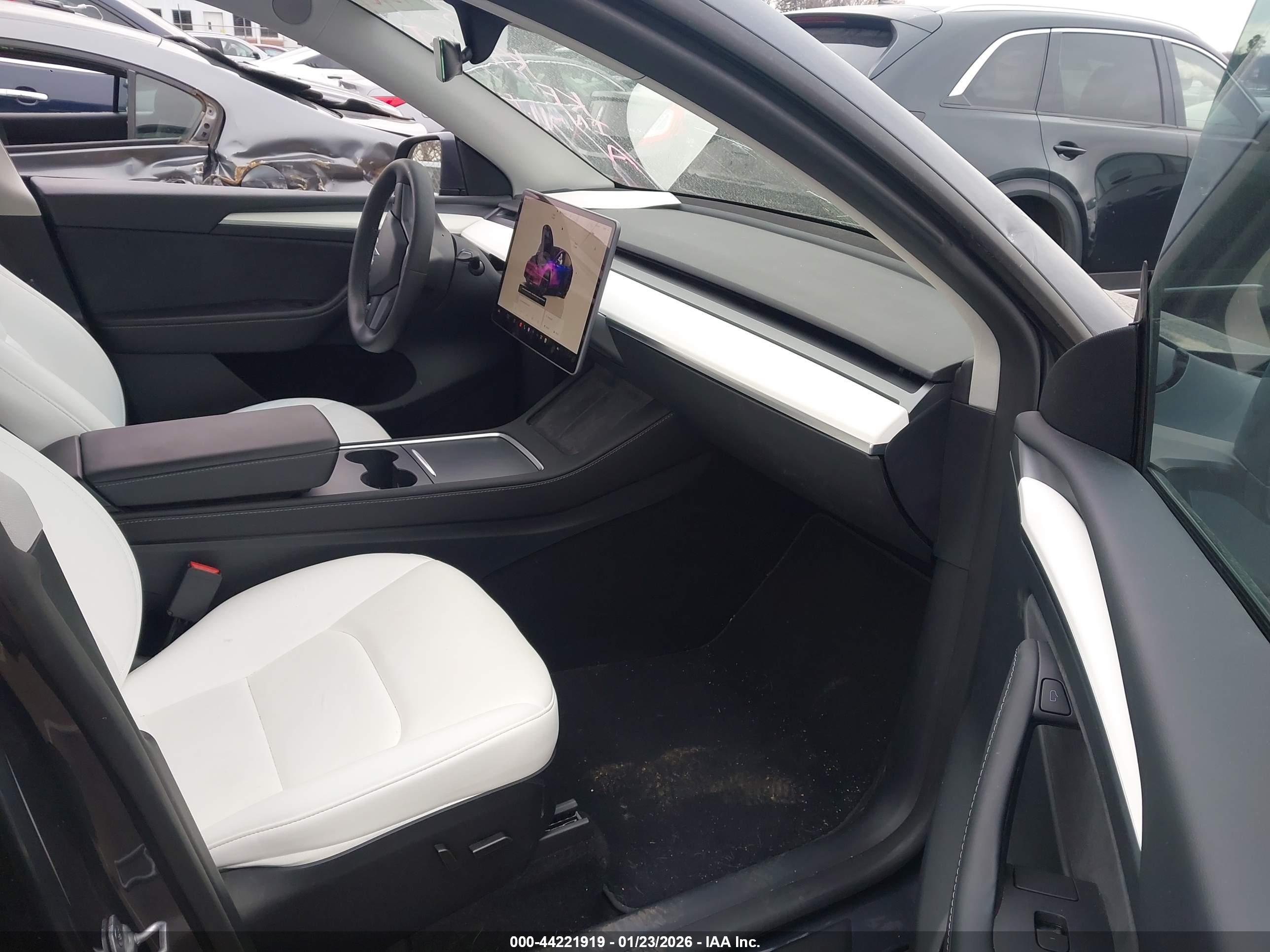 TESLA MODEL image 5