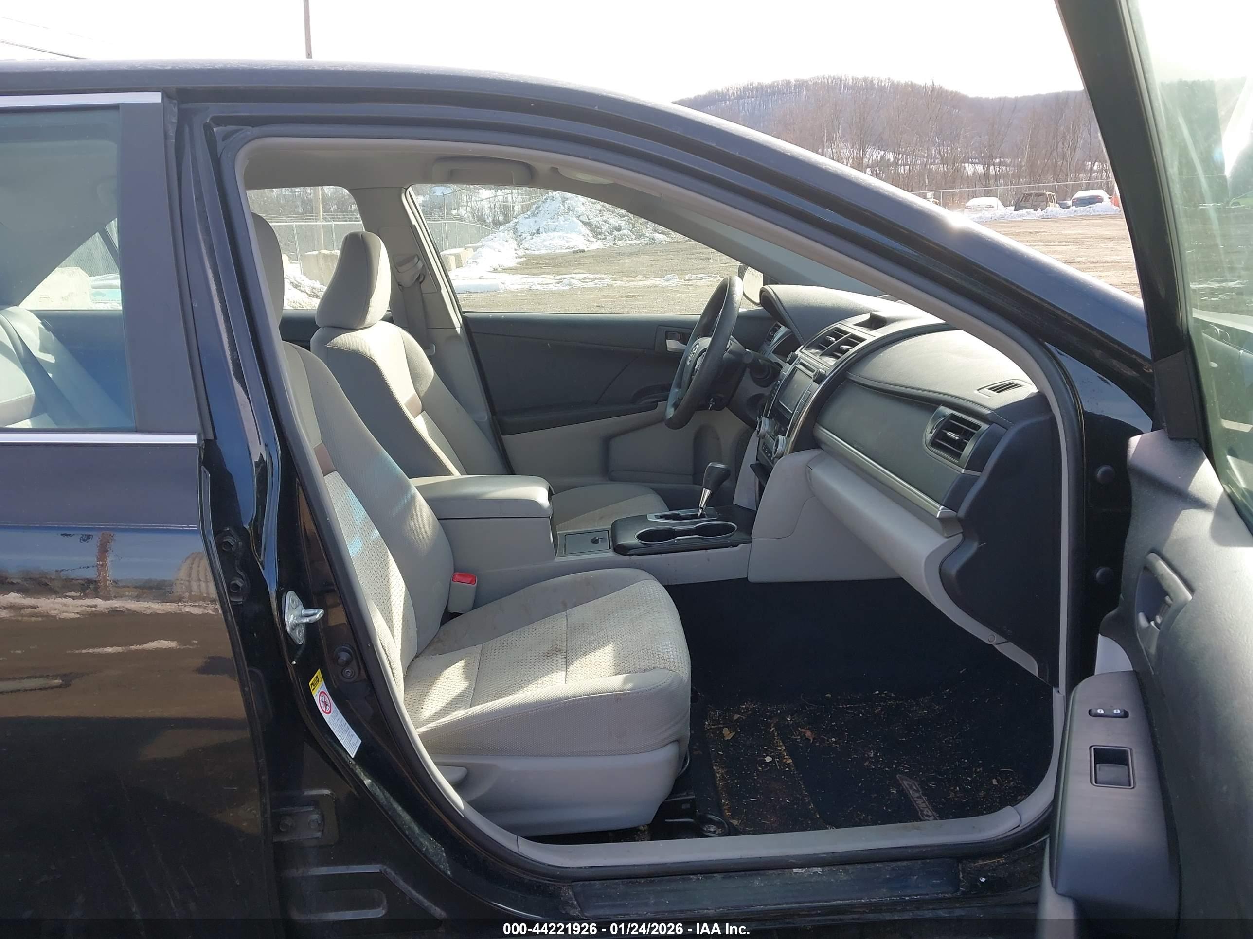 TOYOTA CAMRY image 5