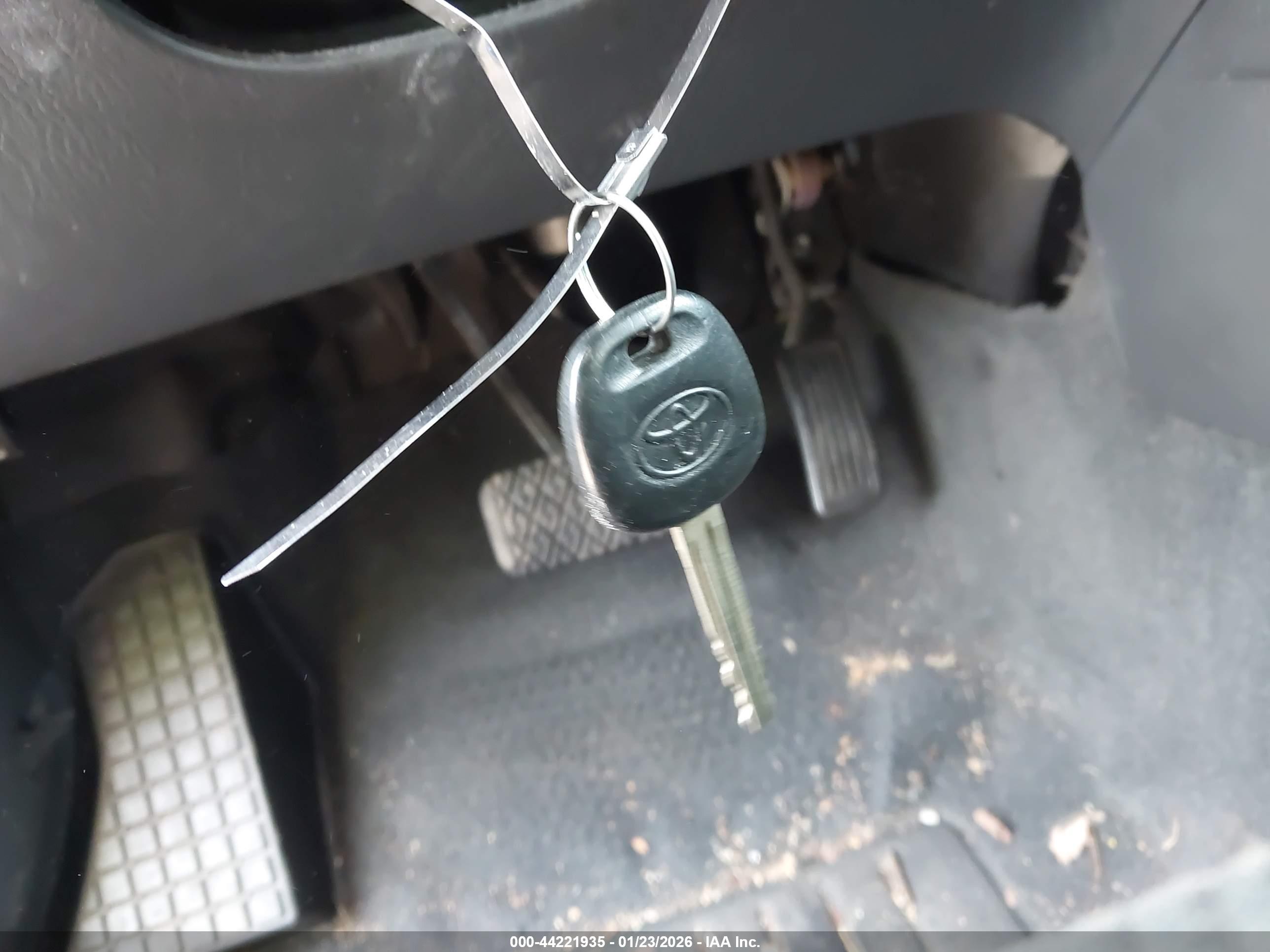 TOYOTA MATRIX image 11