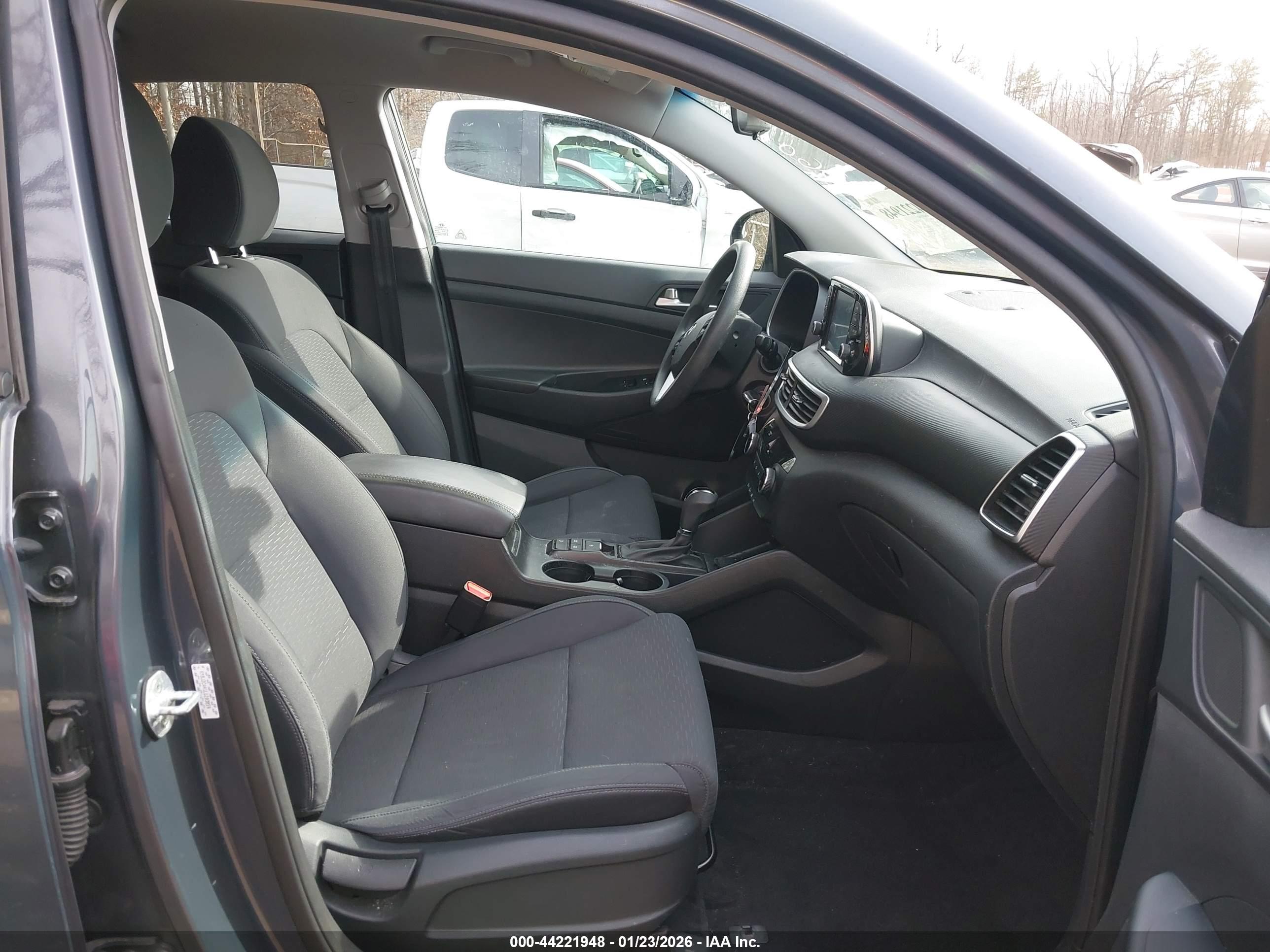 HYUNDAI TUCSON image 5