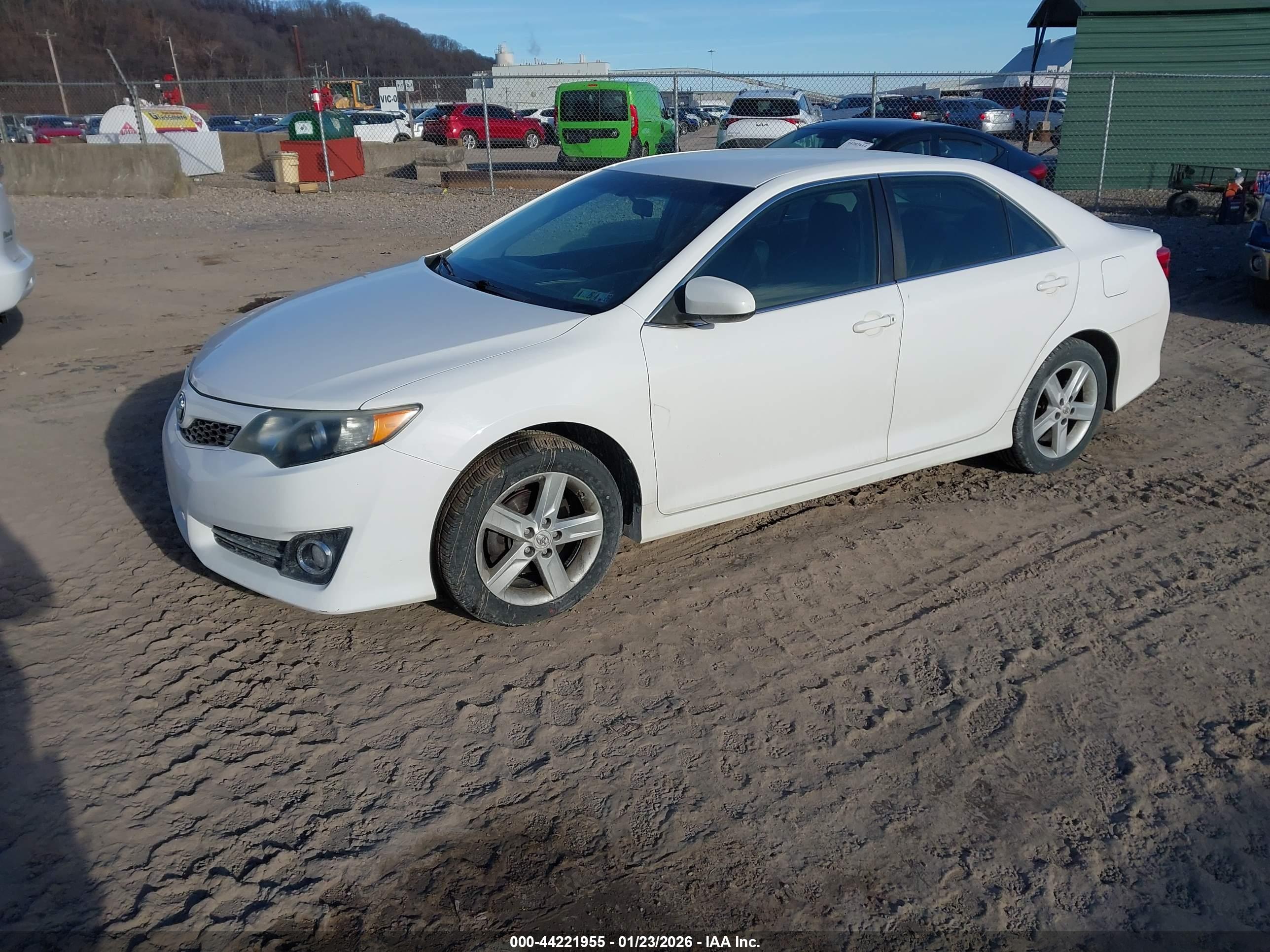 TOYOTA CAMRY image 2