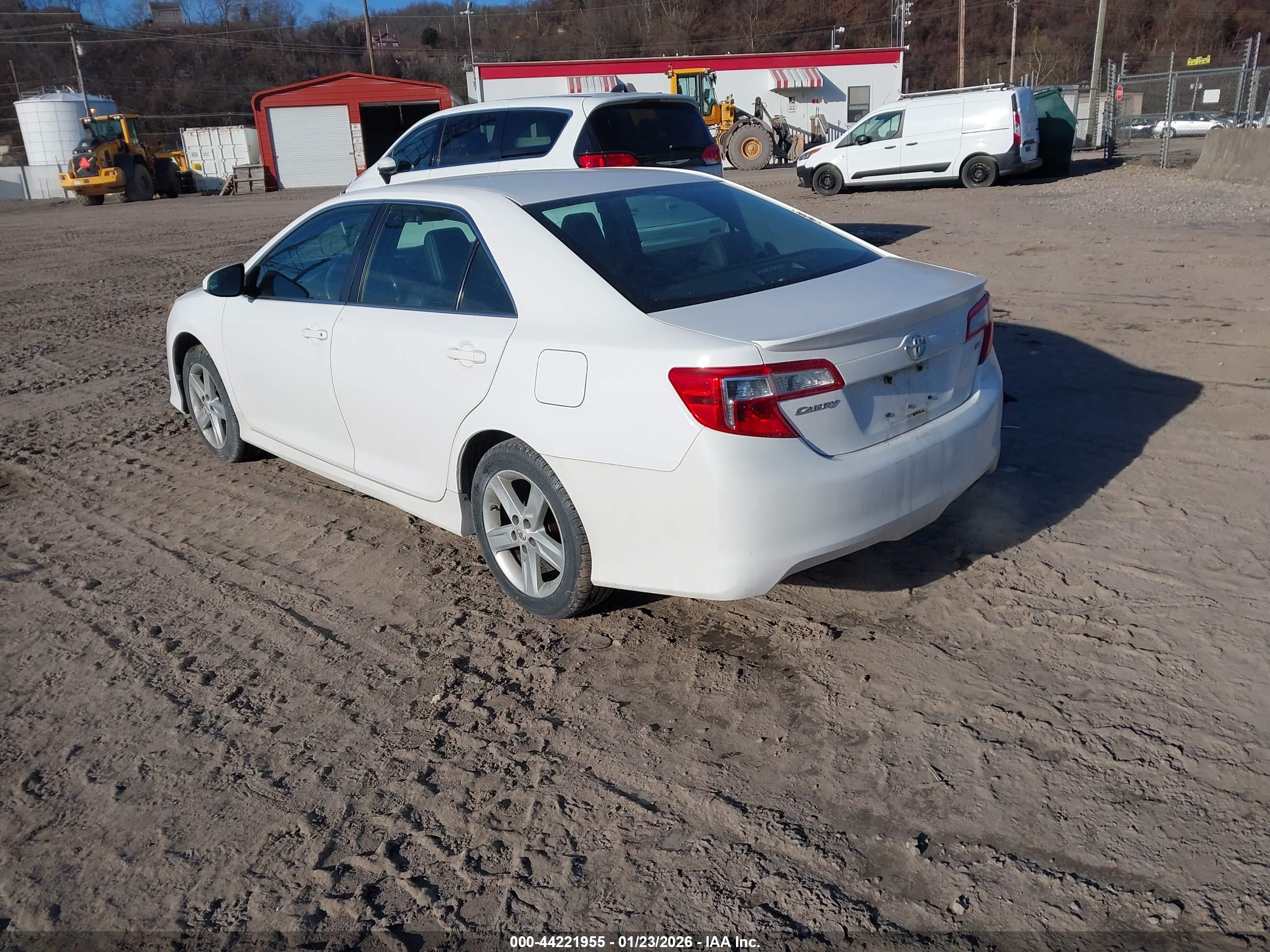 TOYOTA CAMRY image 3