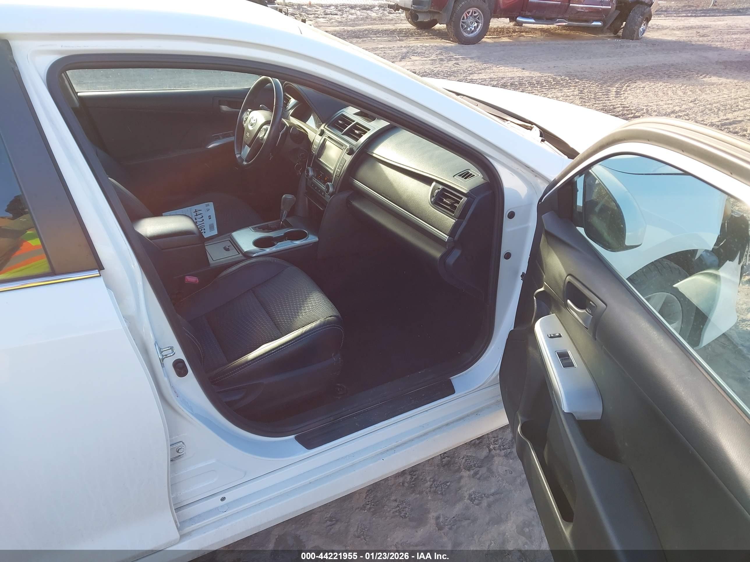 TOYOTA CAMRY image 5