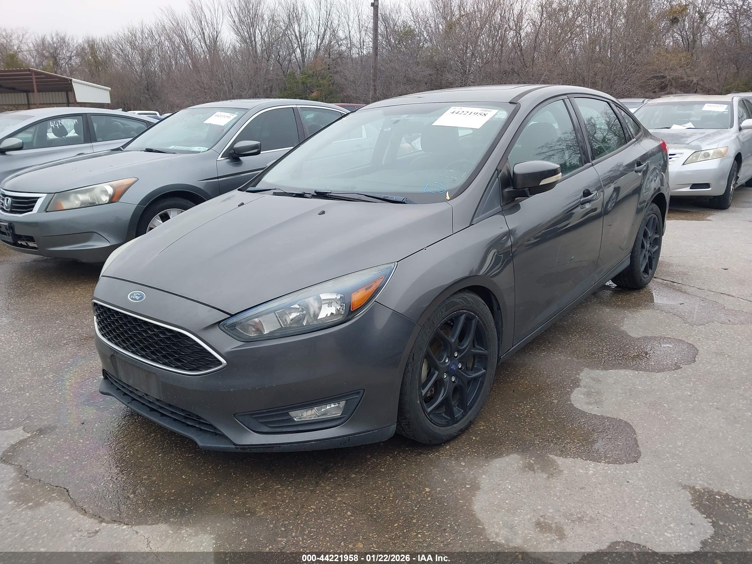 FORD FOCUS image 2