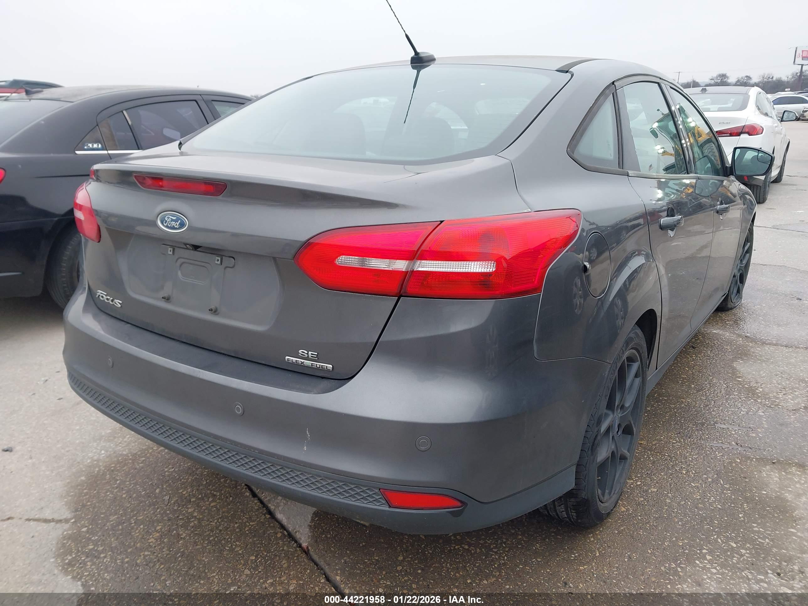 FORD FOCUS image 4