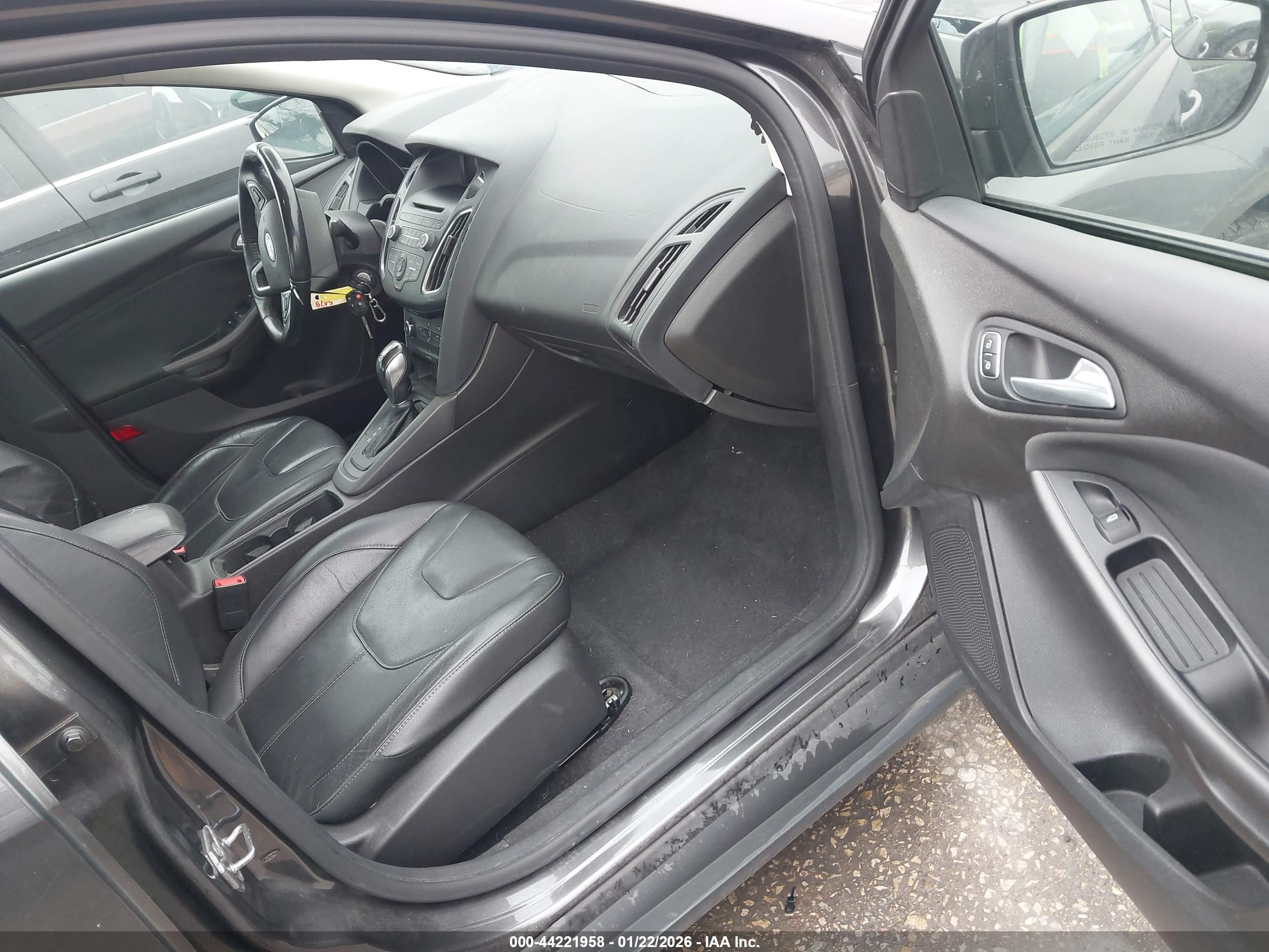 FORD FOCUS image 5