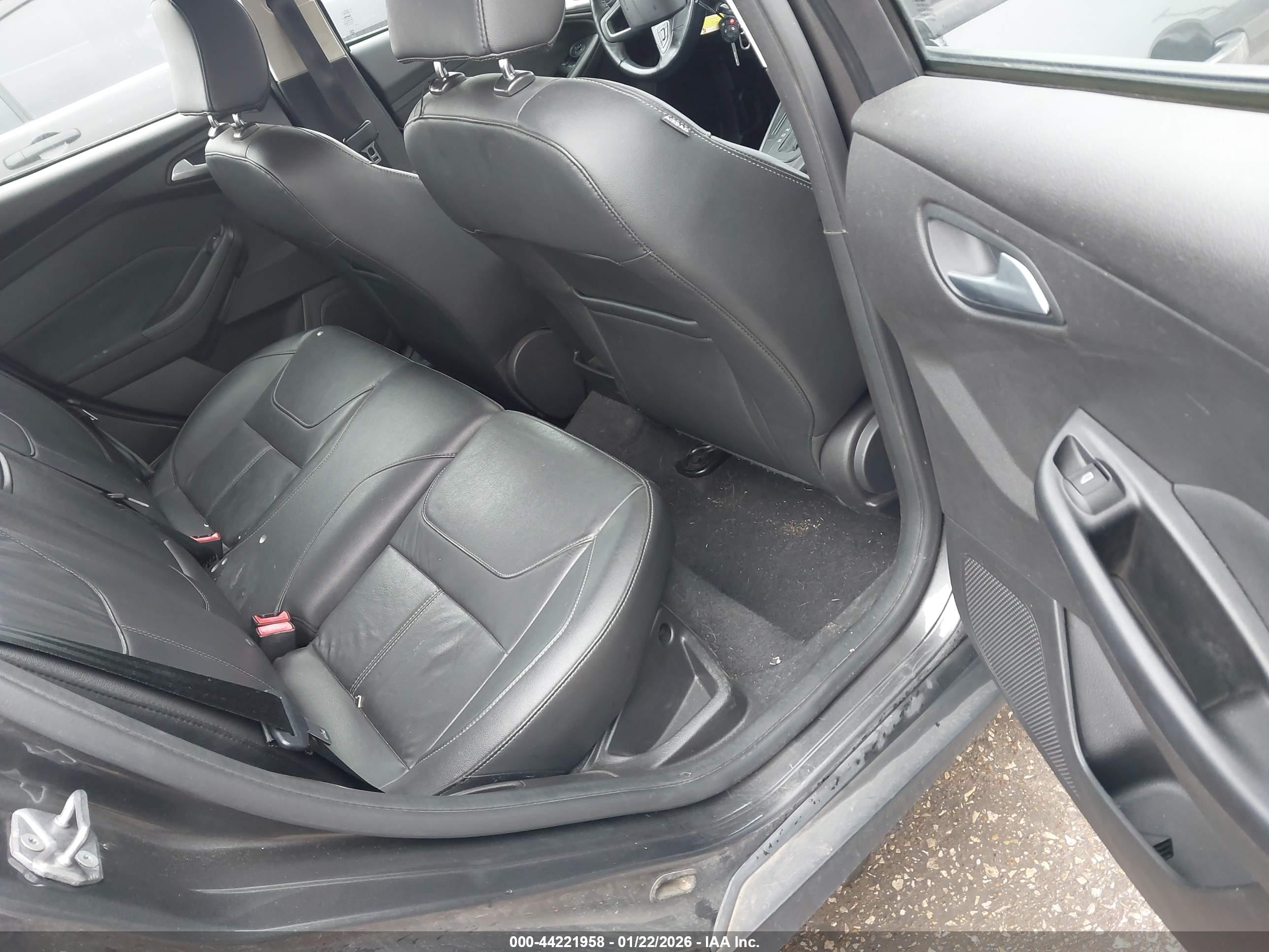 FORD FOCUS image 8