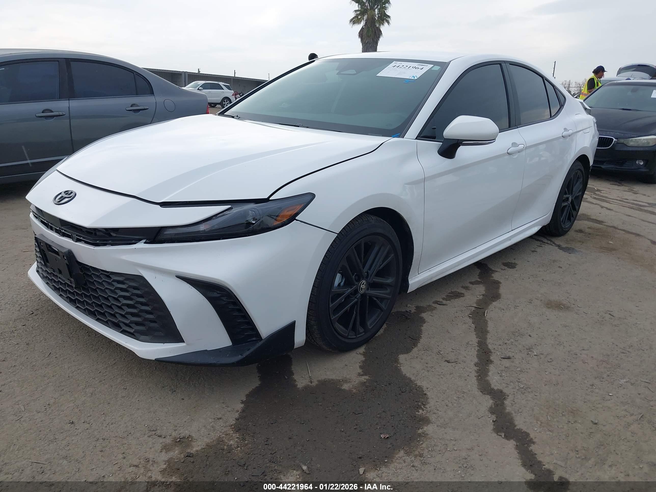 TOYOTA CAMRY image 2