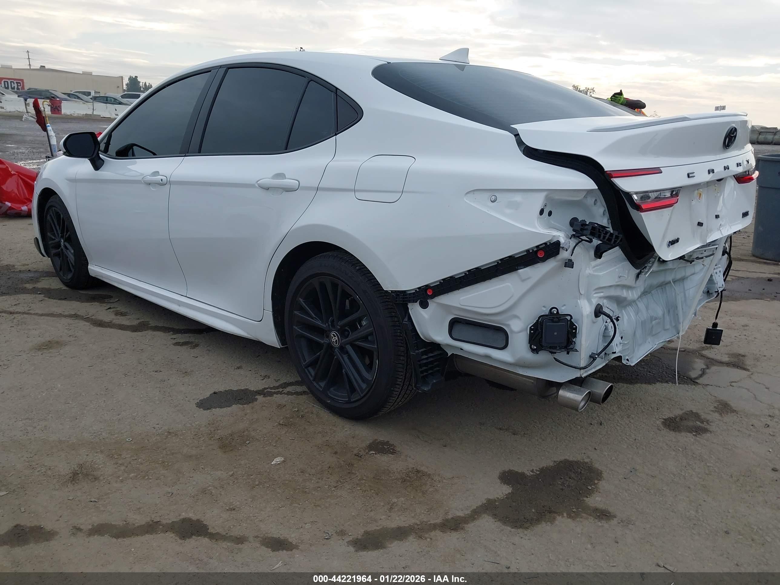 TOYOTA CAMRY image 3