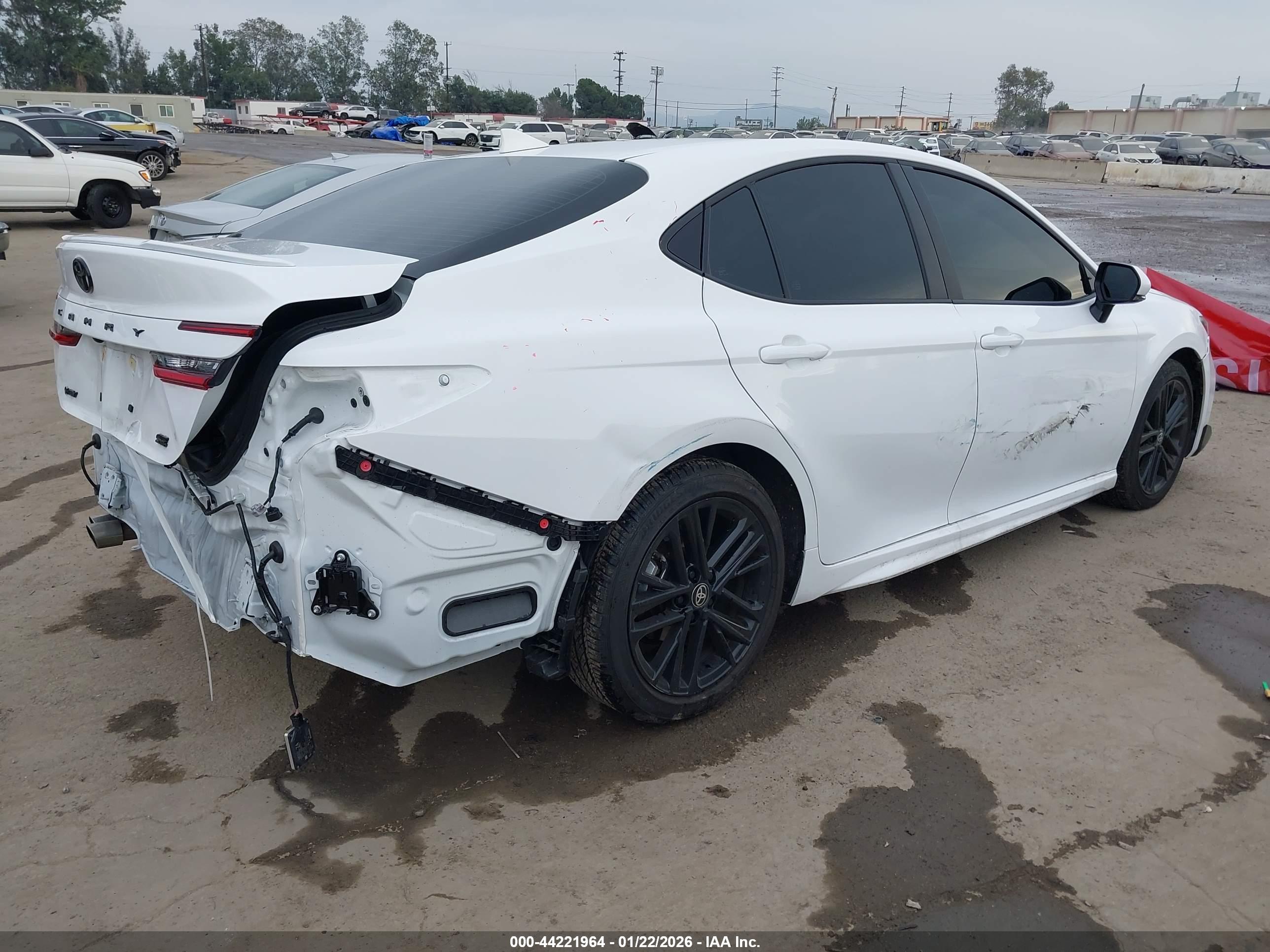 TOYOTA CAMRY image 4