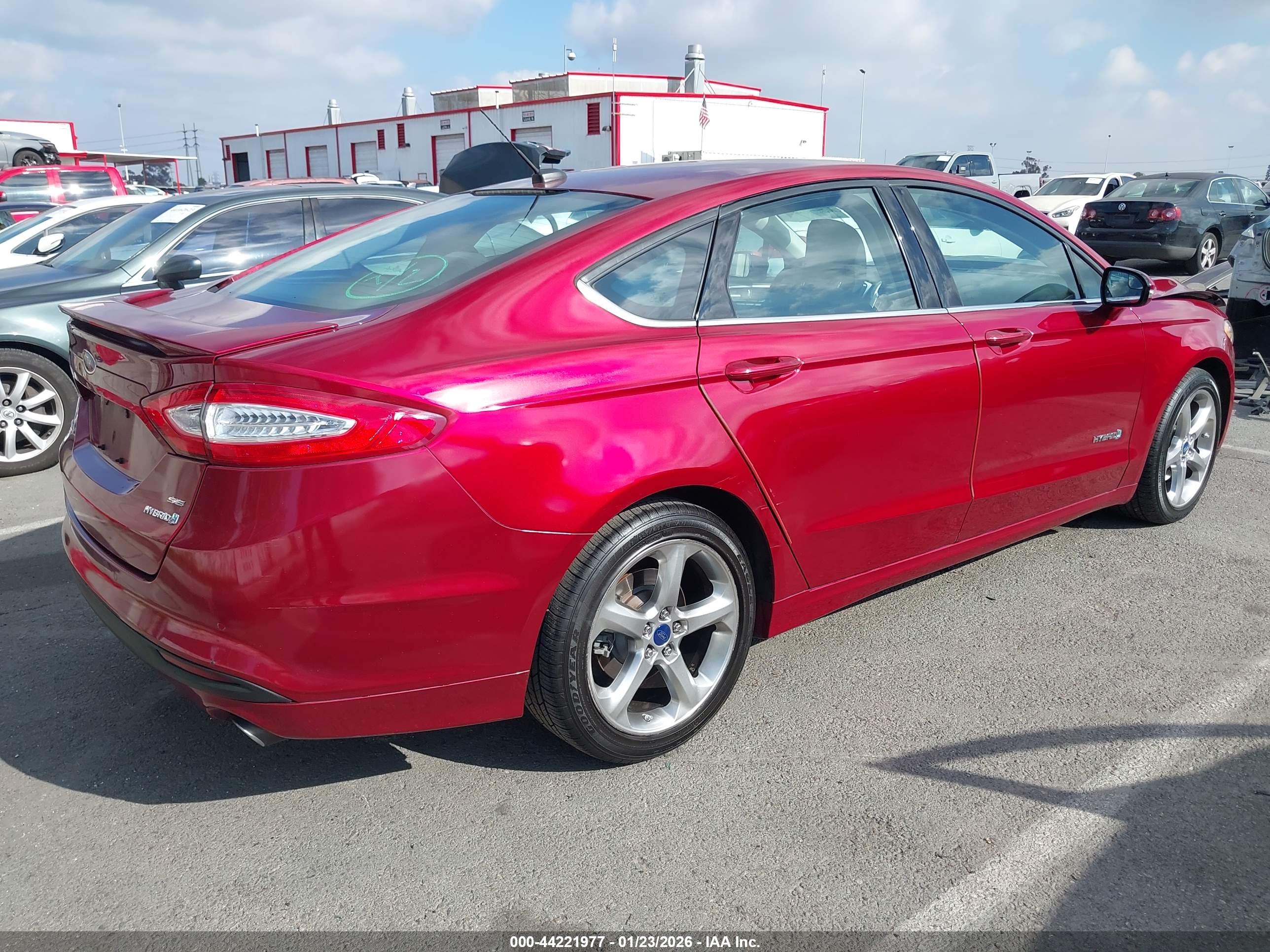 FORD FUSION image 4