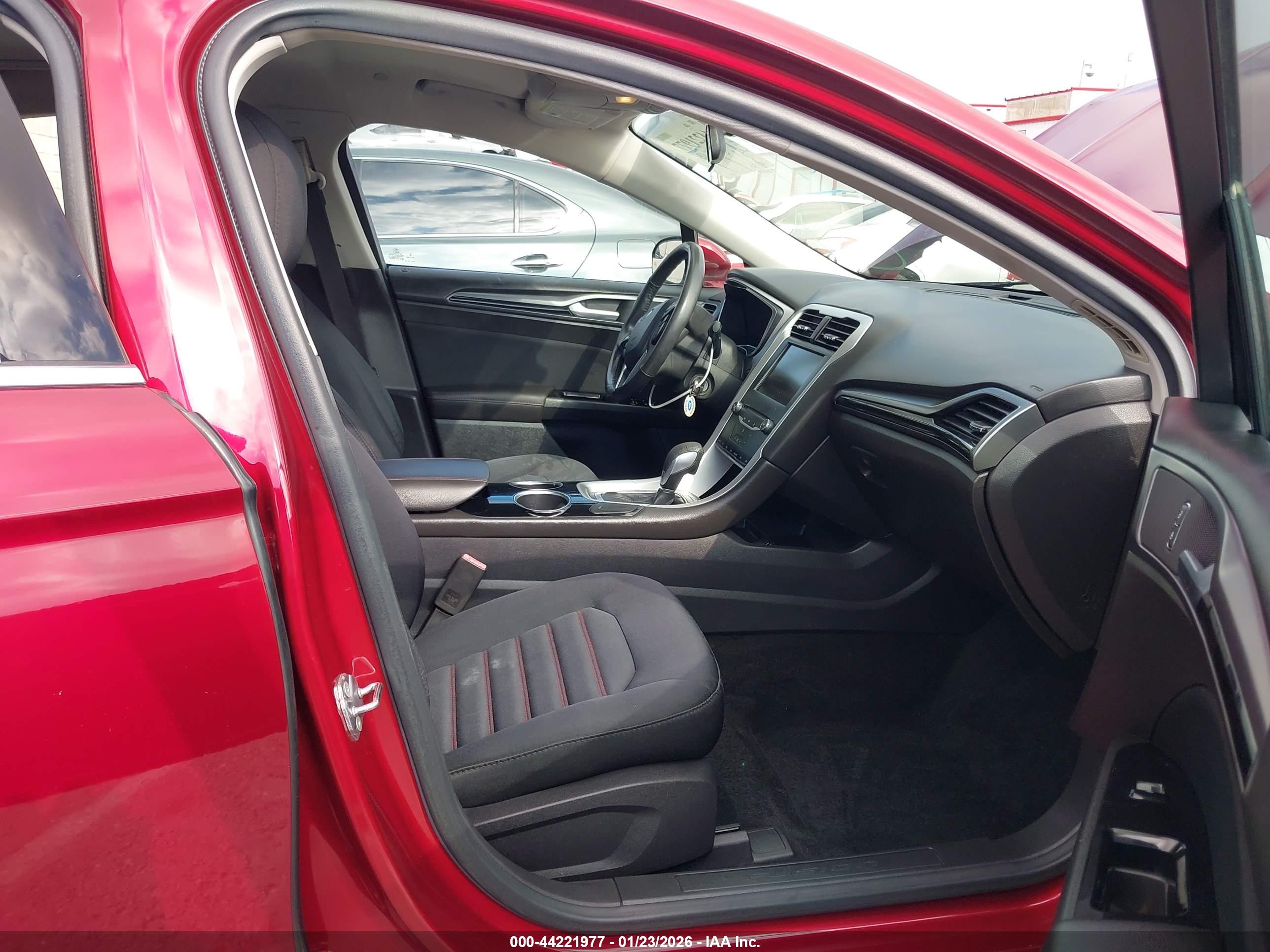 FORD FUSION image 5