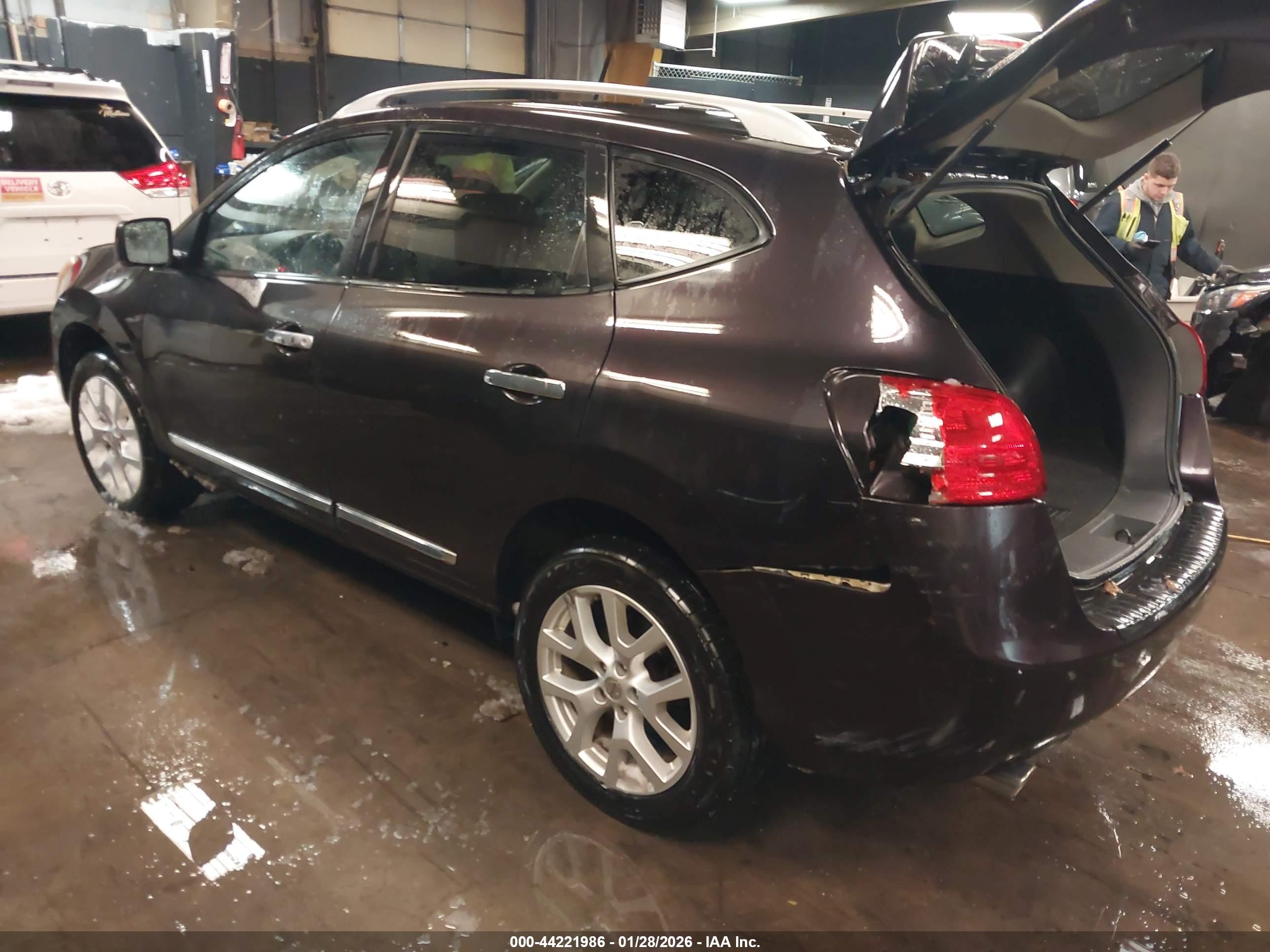 NISSAN ROGUE image 3