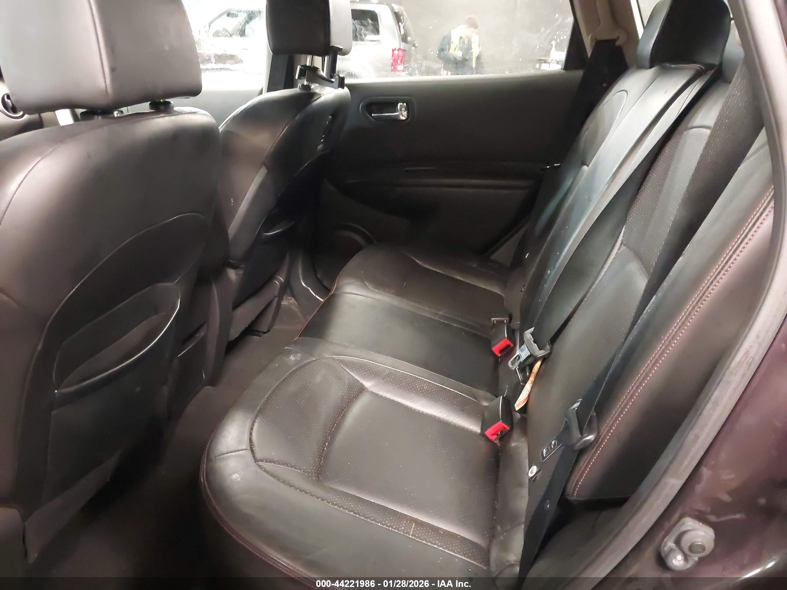 NISSAN ROGUE image 8
