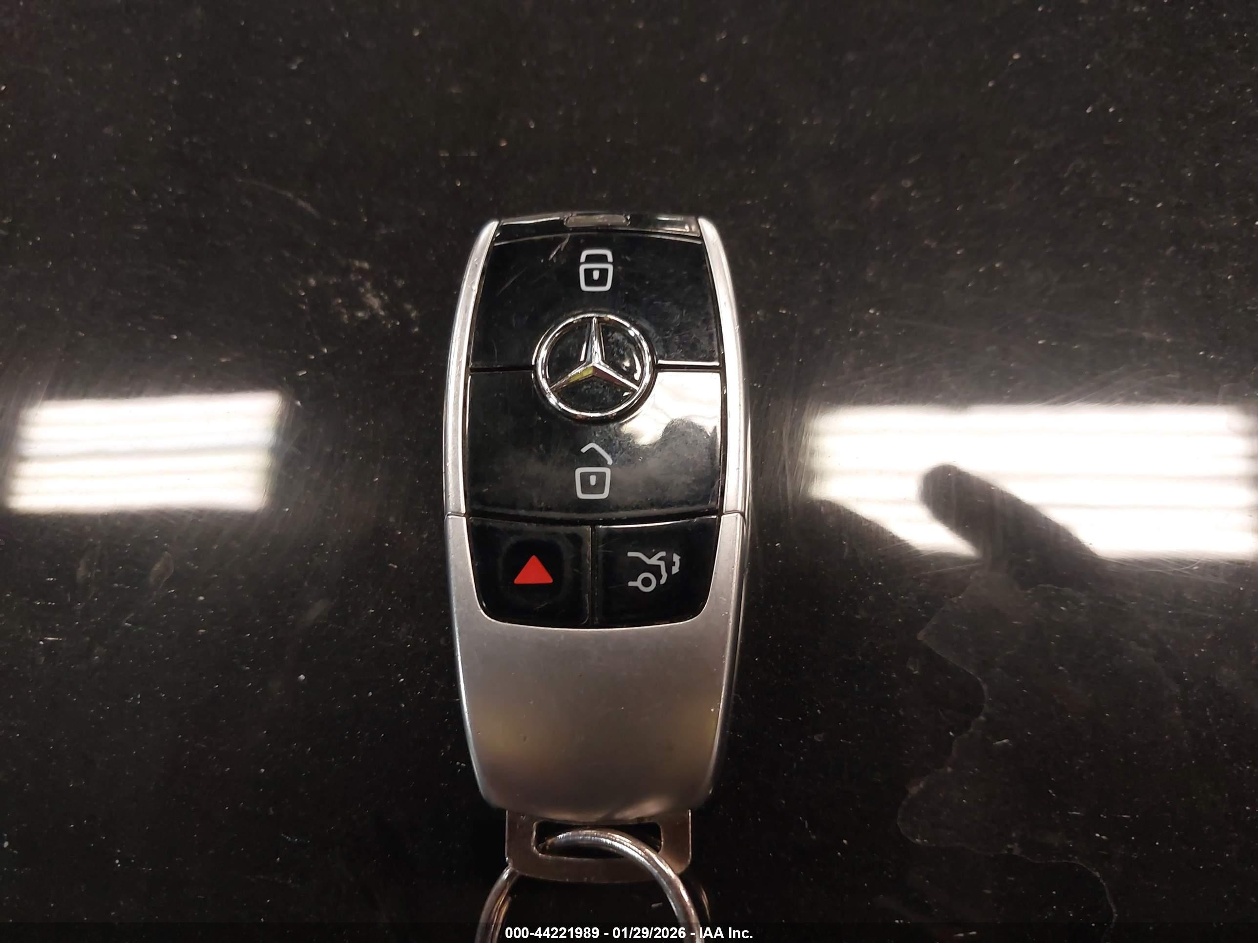 MERCEDES-BENZ E image 11