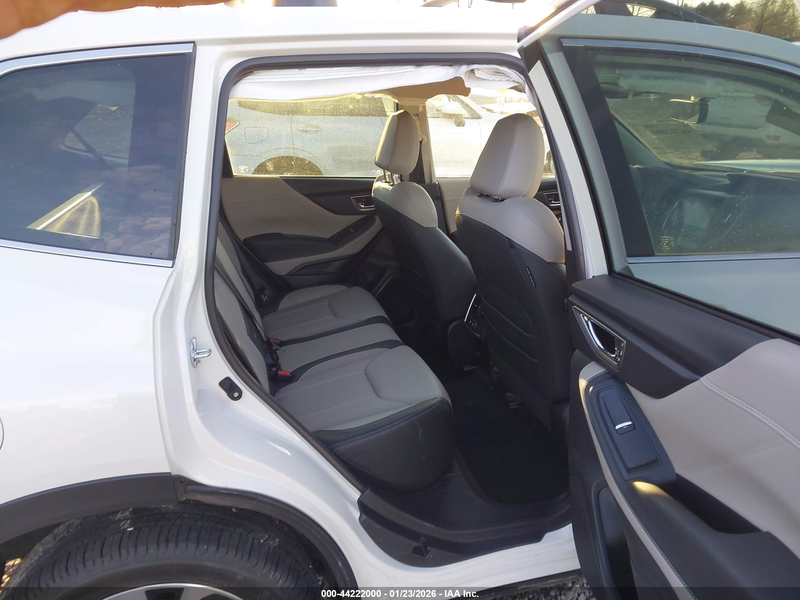 SUBARU FORESTER image 8