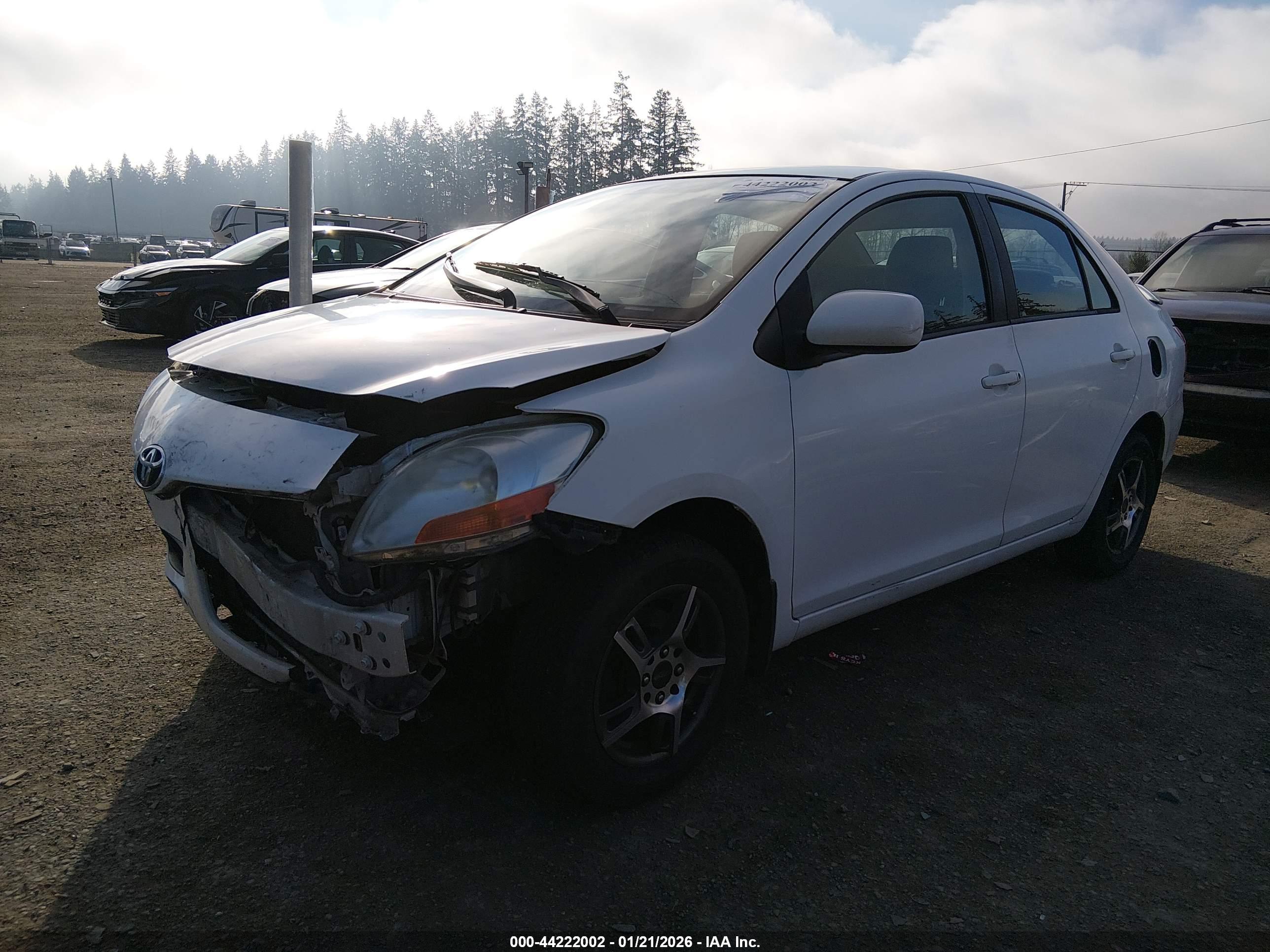 TOYOTA YARIS image 2
