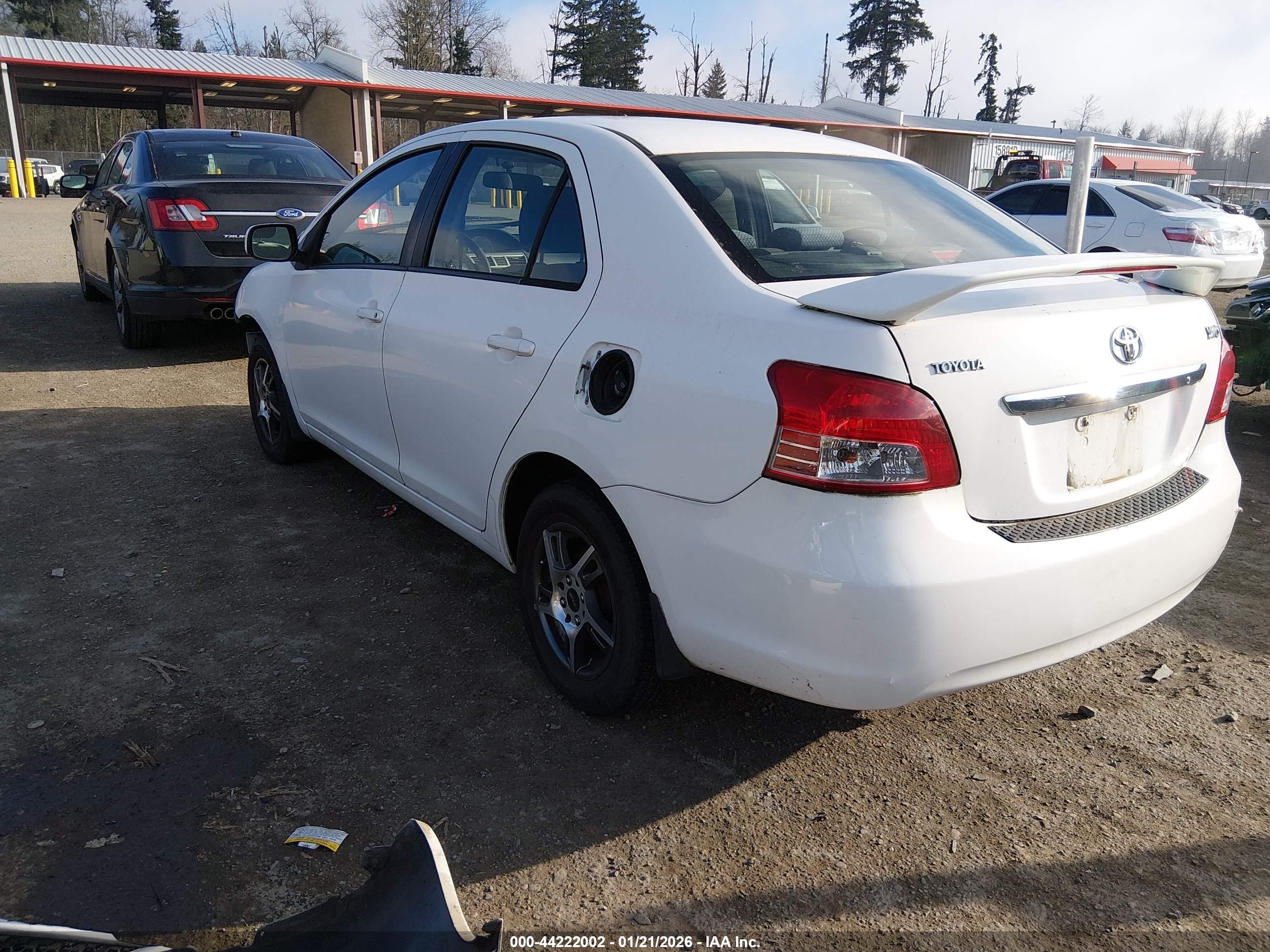 TOYOTA YARIS image 3