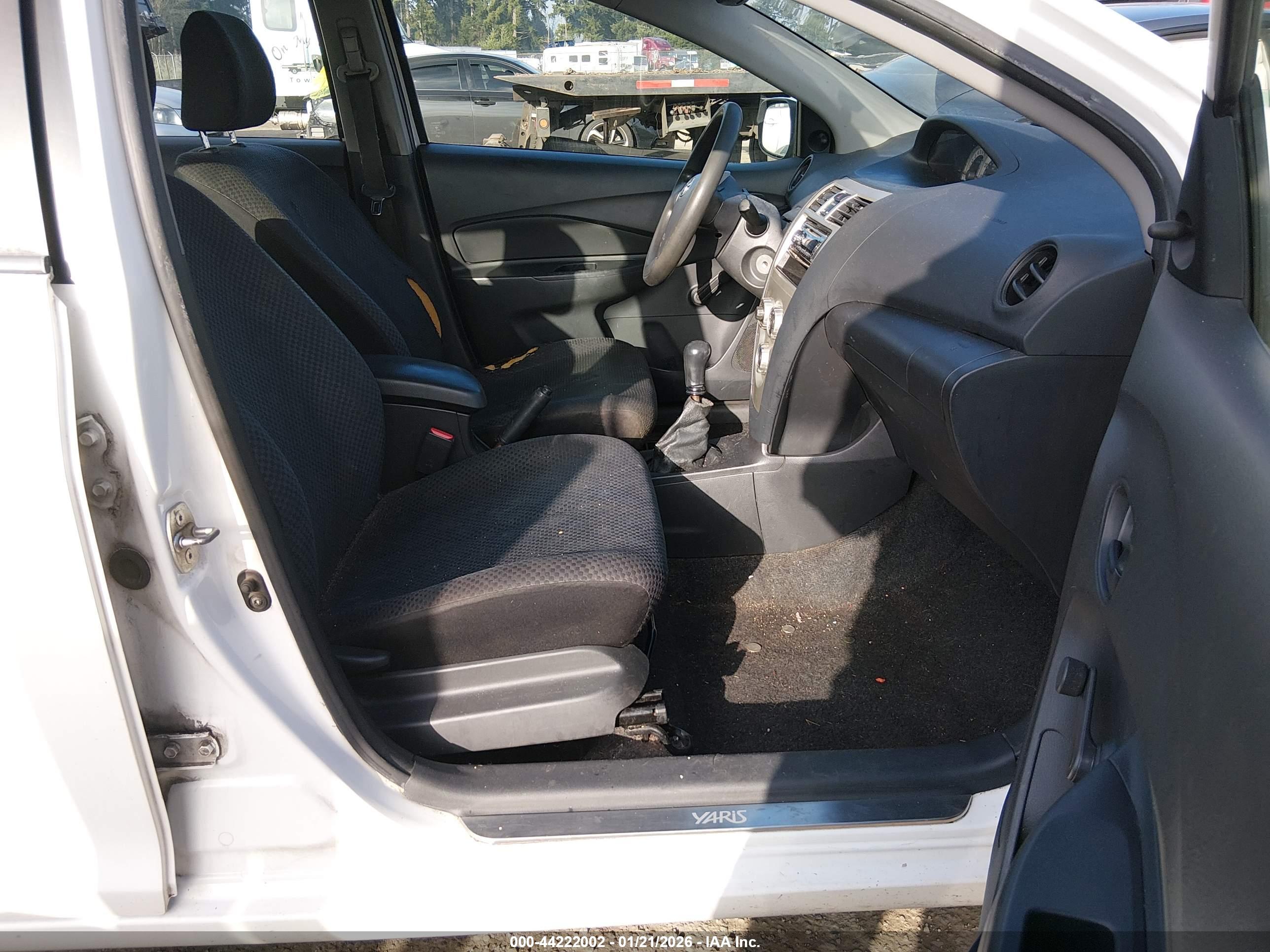 TOYOTA YARIS image 5