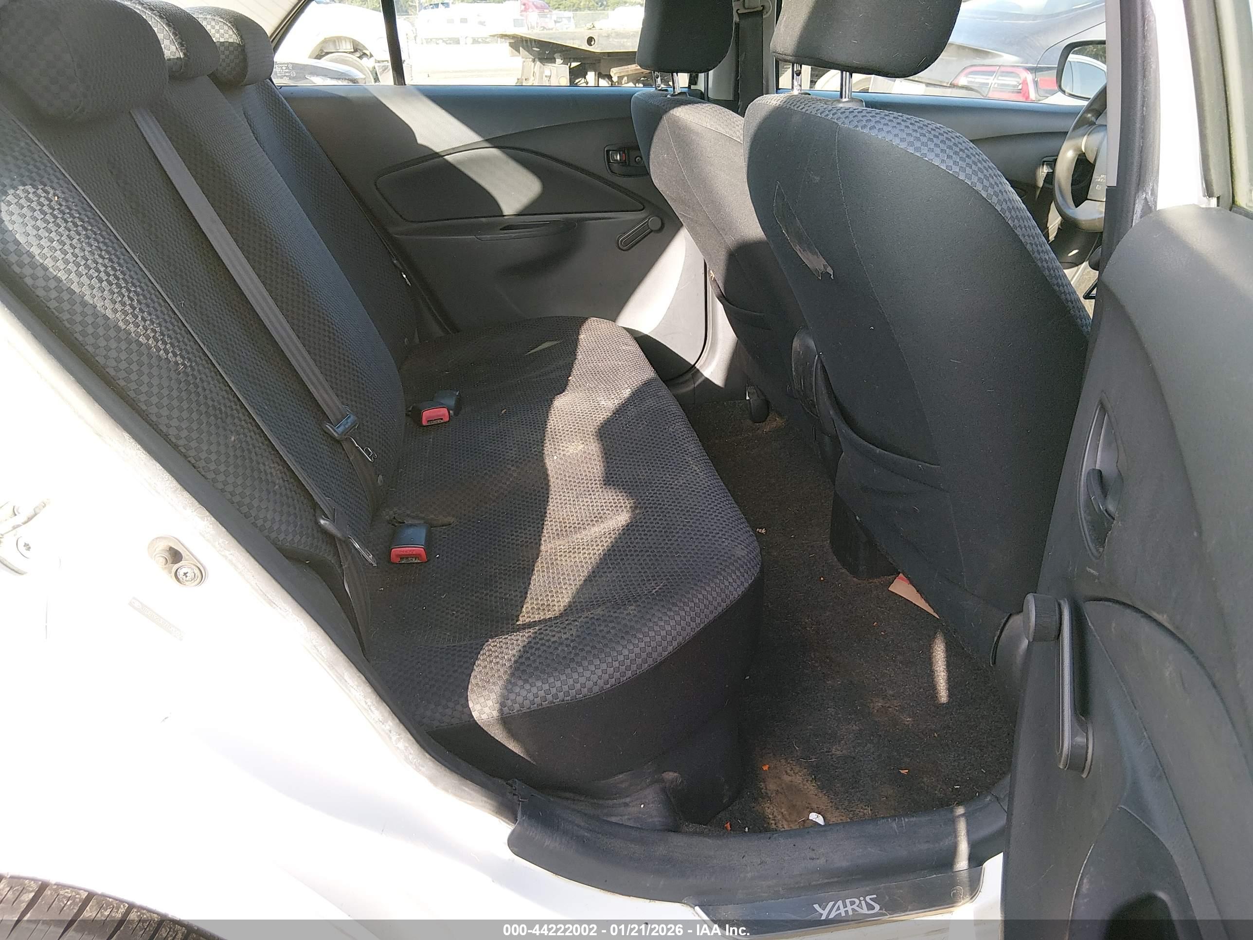TOYOTA YARIS image 8