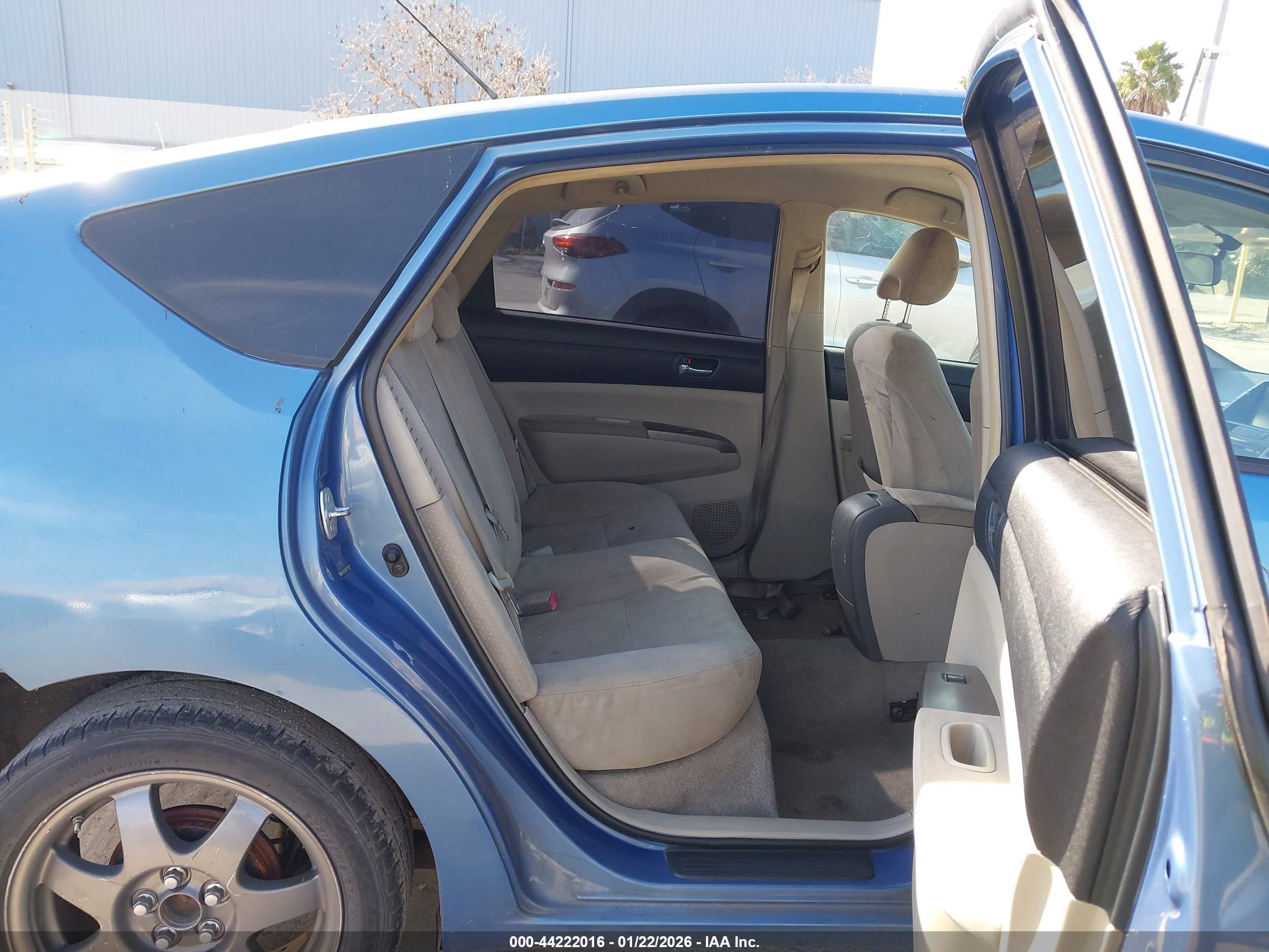 TOYOTA PRIUS image 8