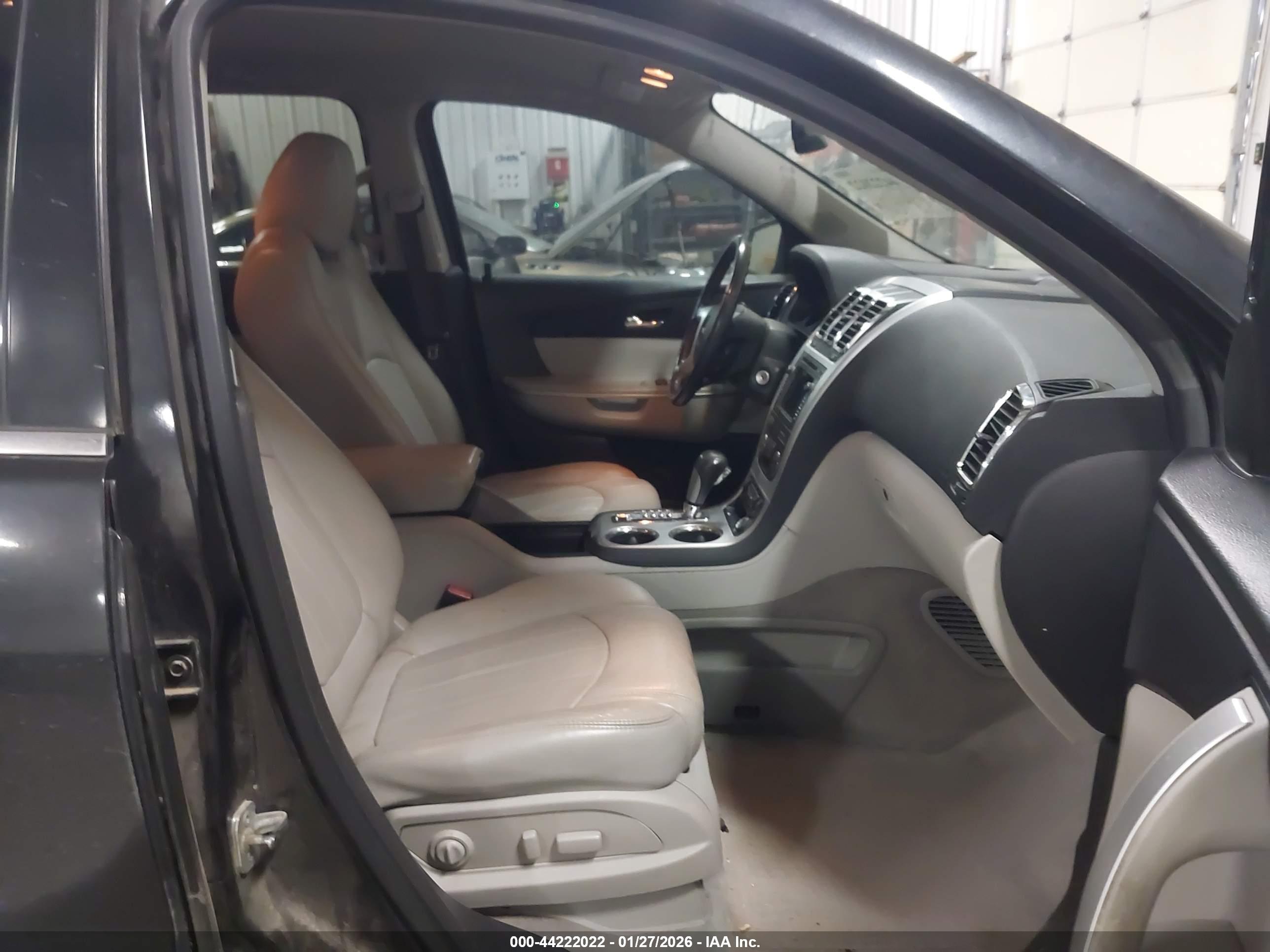 GMC ACADIA image 5