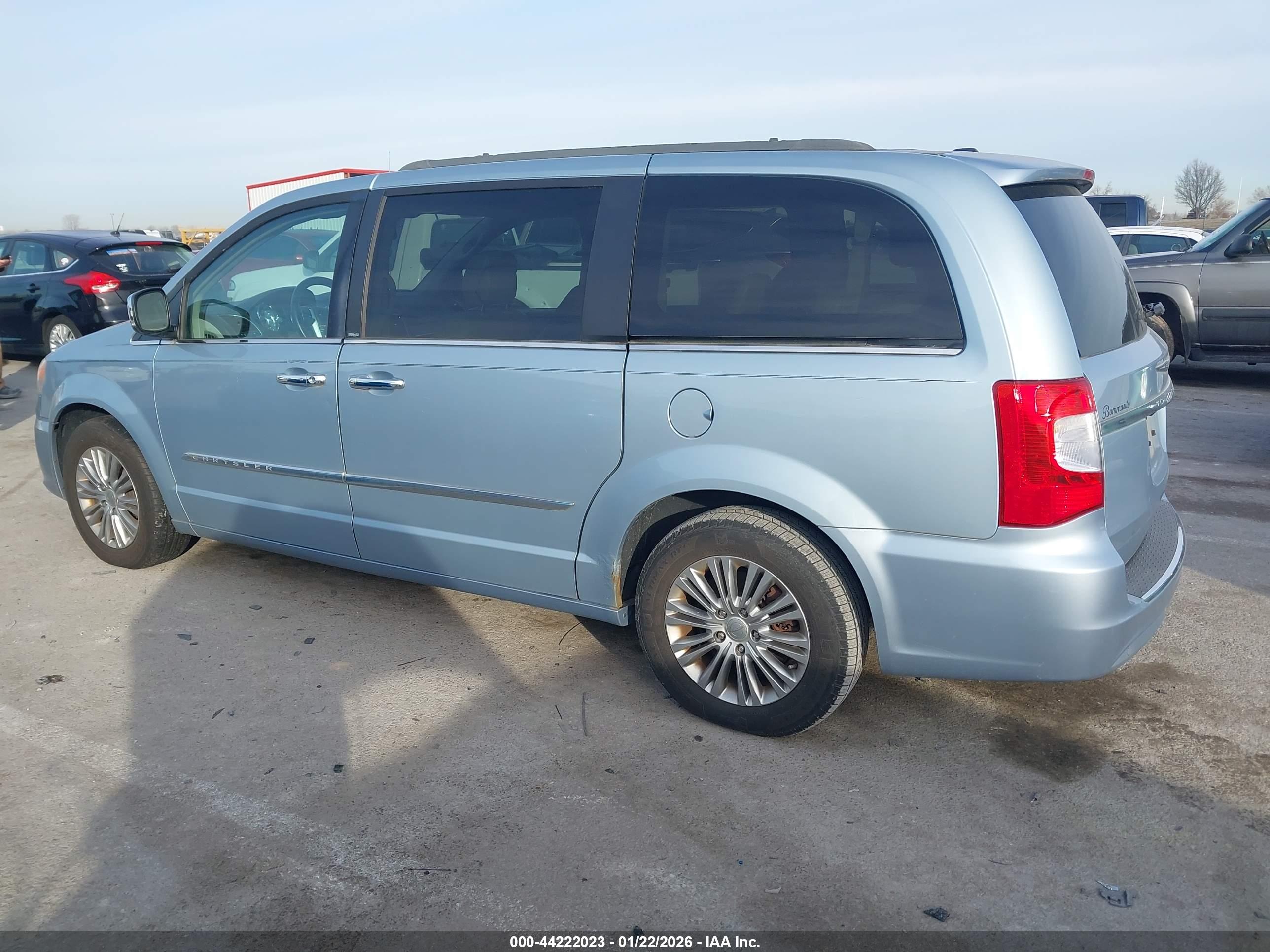 CHRYSLER TOWN image 3