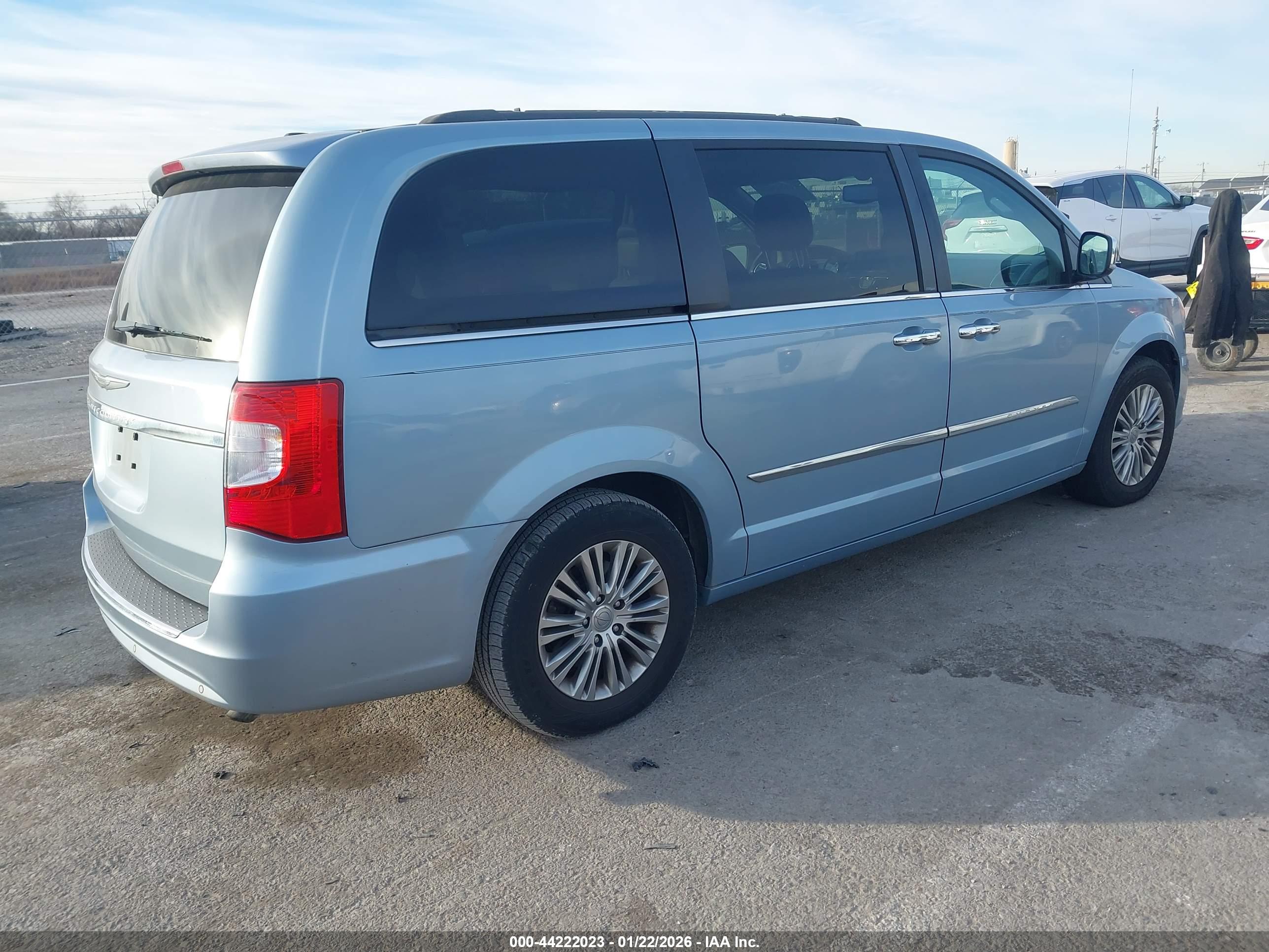 CHRYSLER TOWN image 4