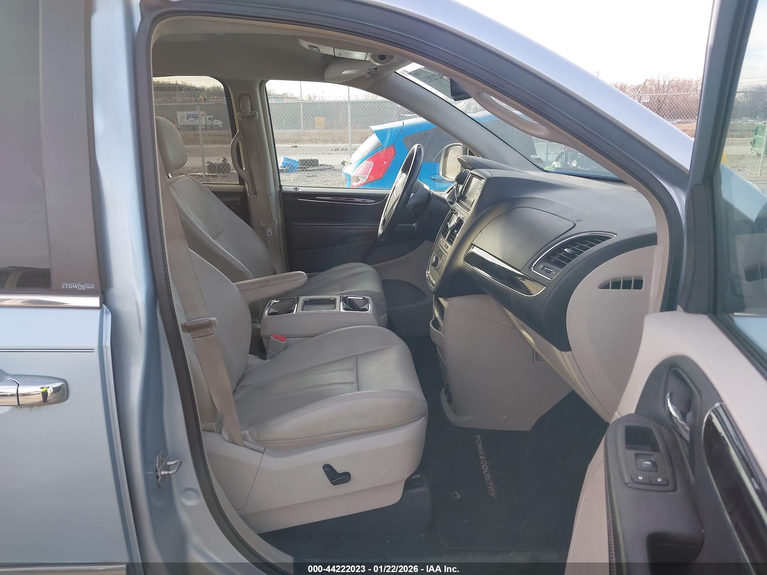 CHRYSLER TOWN image 5