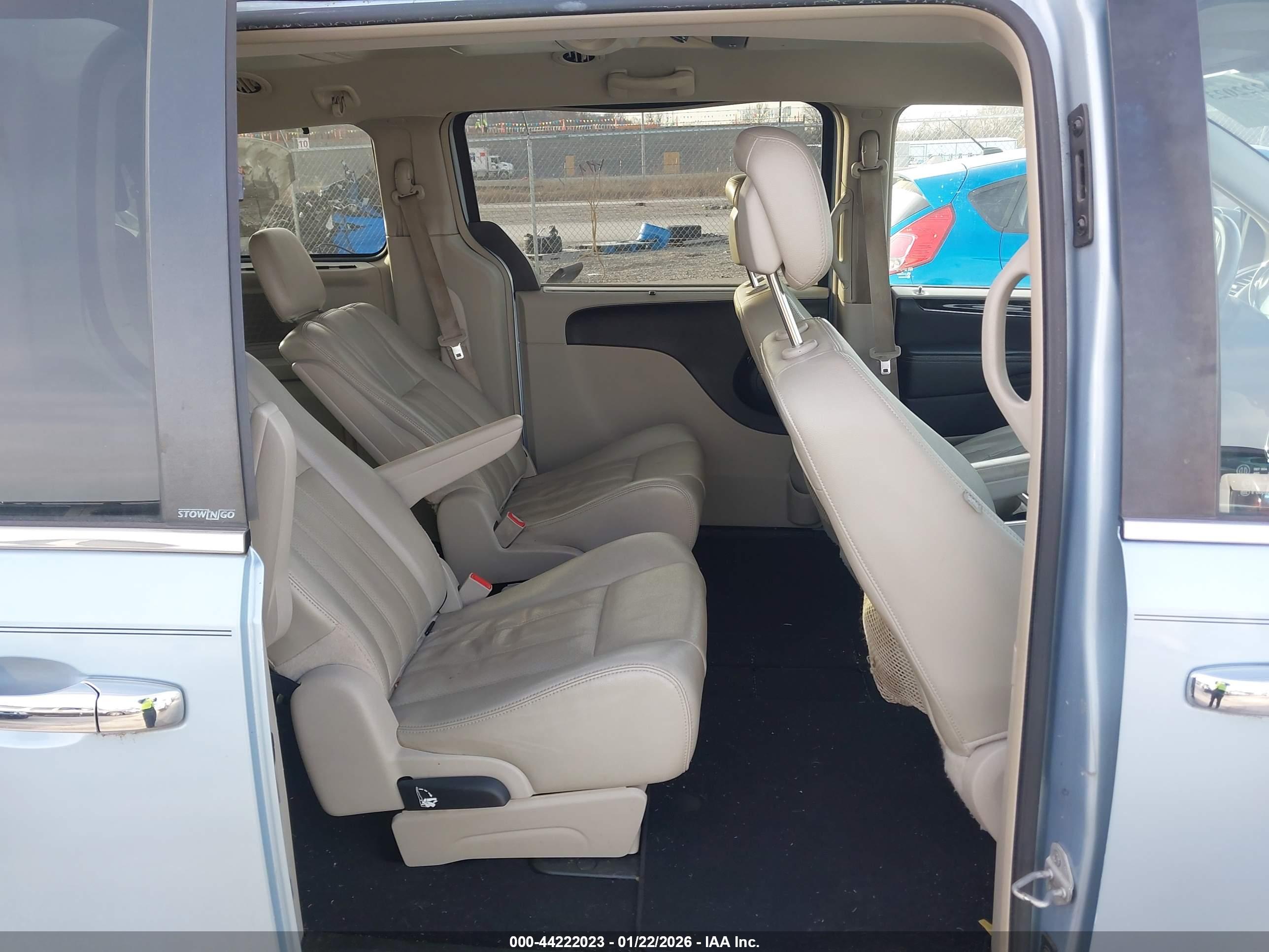 CHRYSLER TOWN image 8
