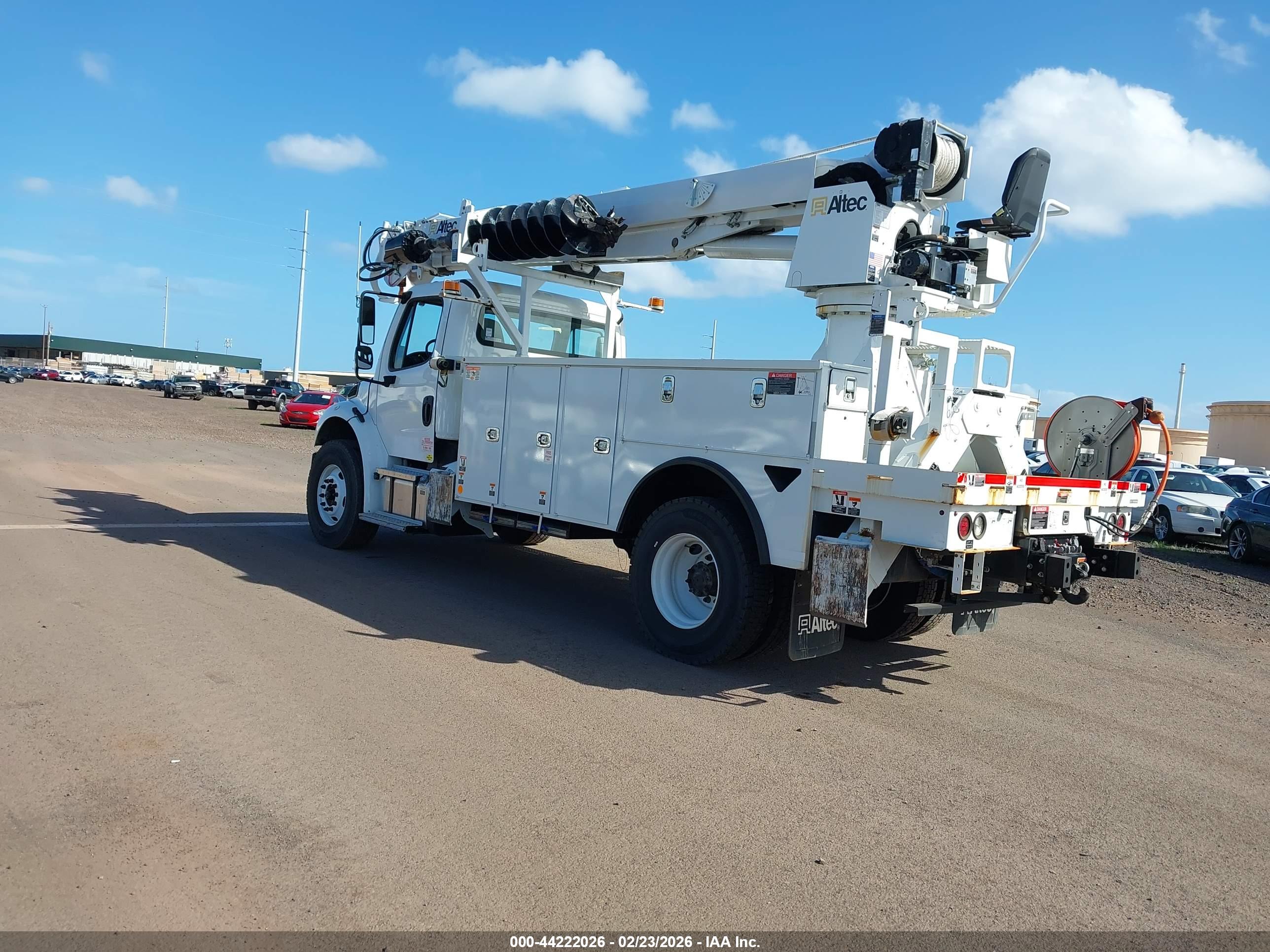 FREIGHTLINER M2 image 3