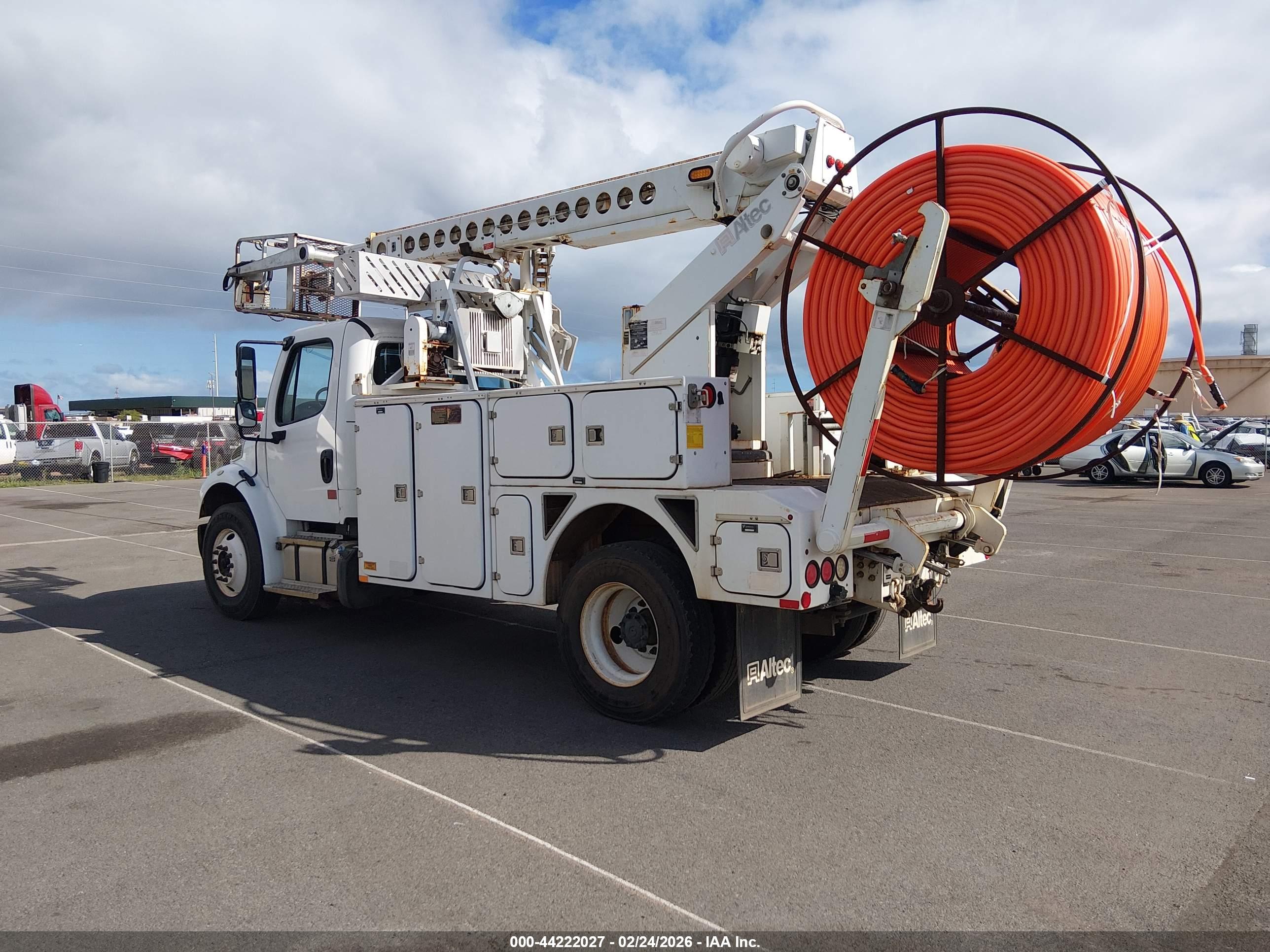 FREIGHTLINER M2 image 3