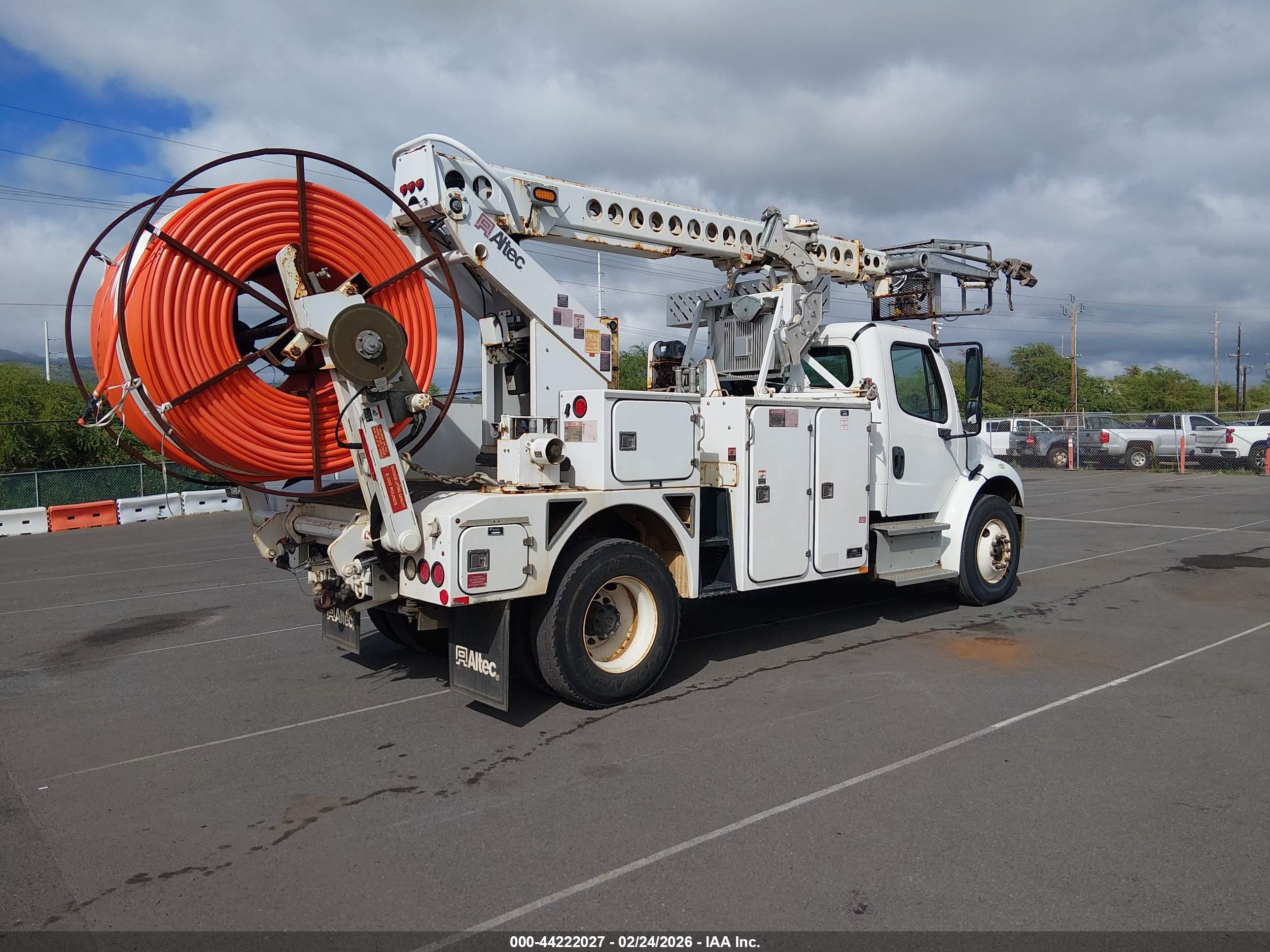 FREIGHTLINER M2 image 4