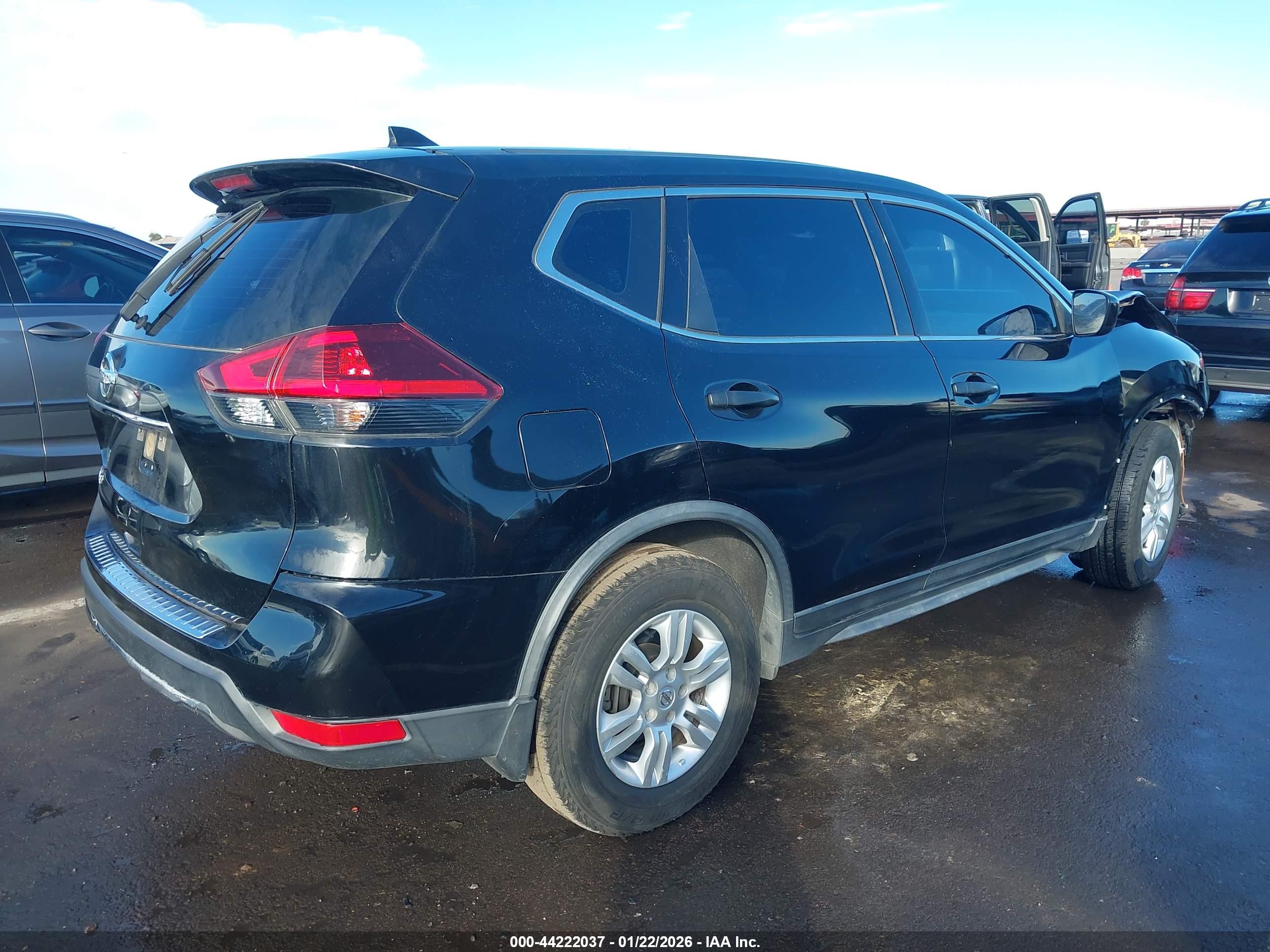 NISSAN ROGUE image 4