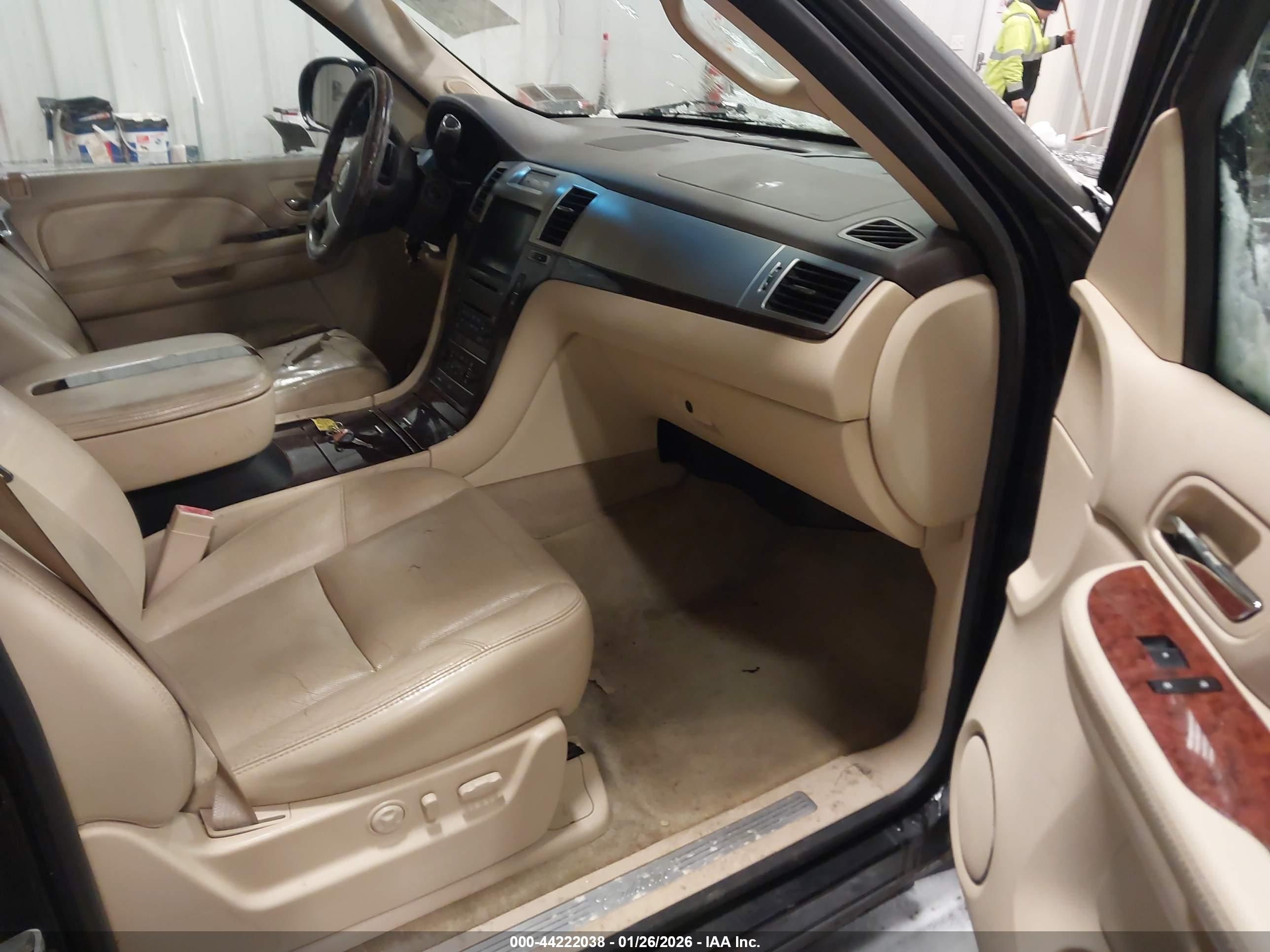 CADILLAC ESCALADE image 5