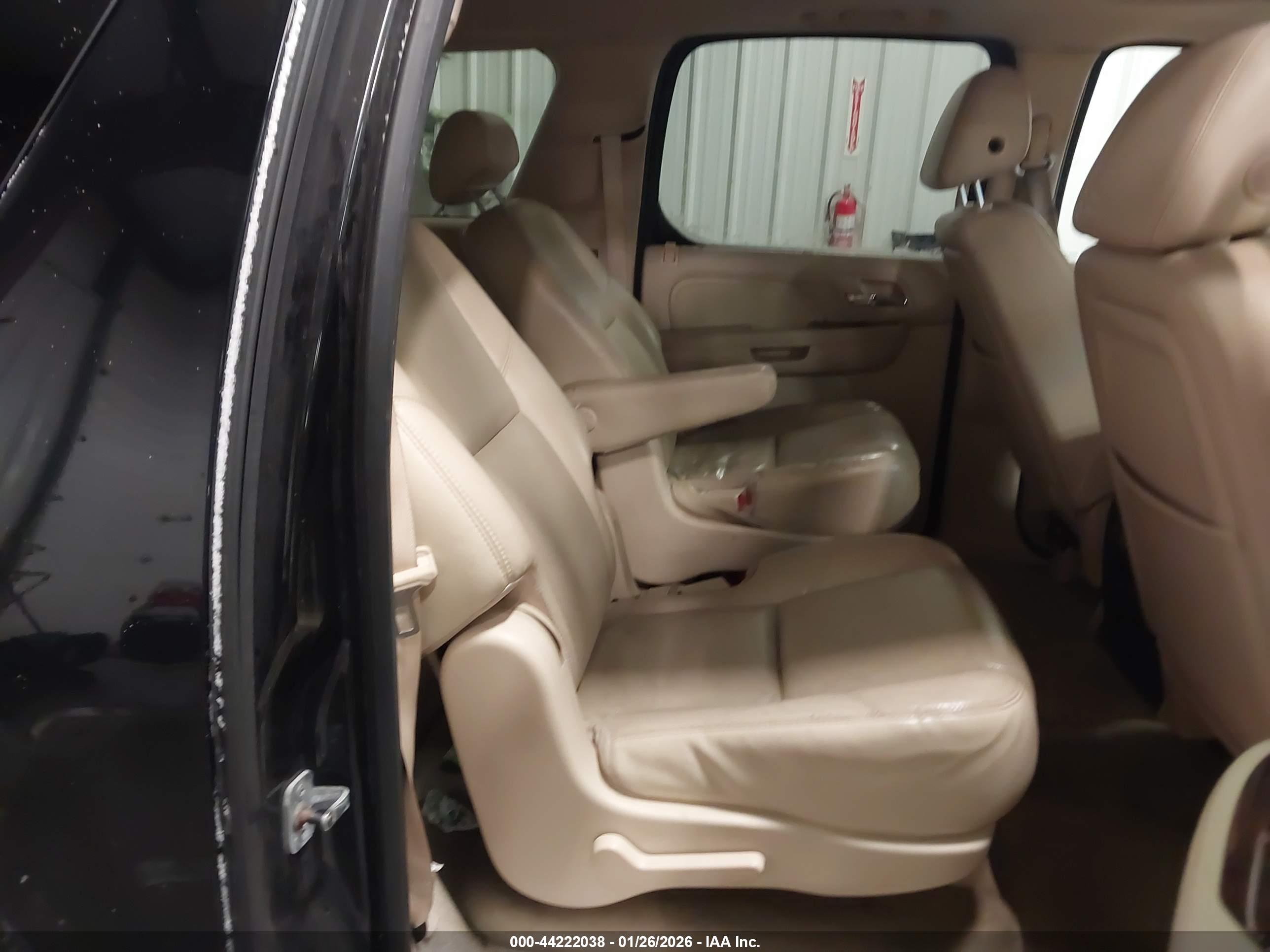 CADILLAC ESCALADE image 8