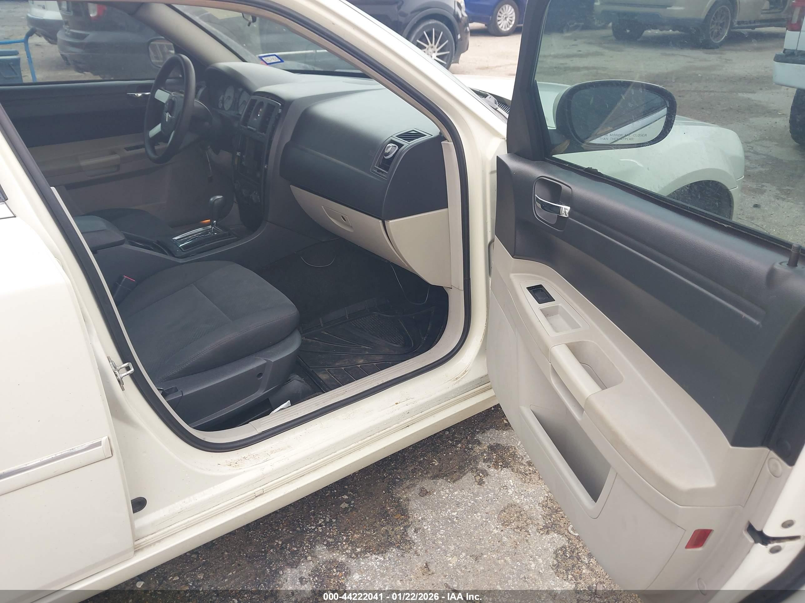 CHRYSLER 300 image 5