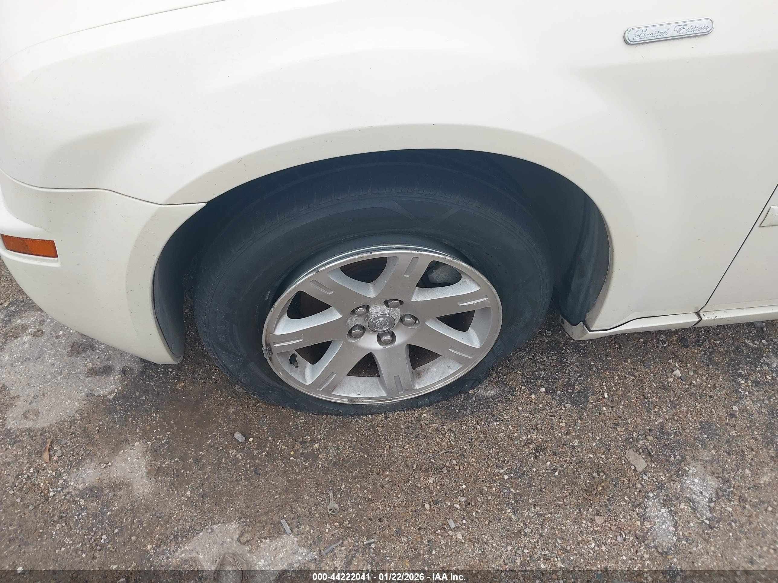 CHRYSLER 300 image 6