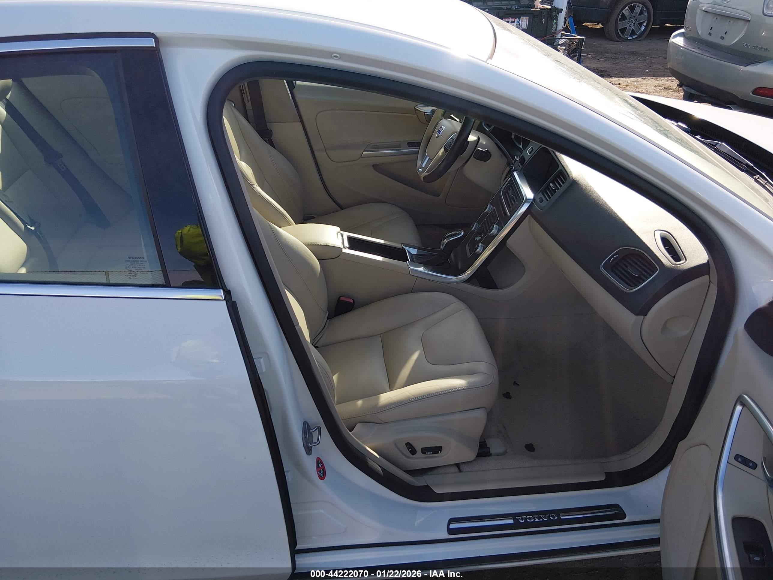 VOLVO S60 image 5