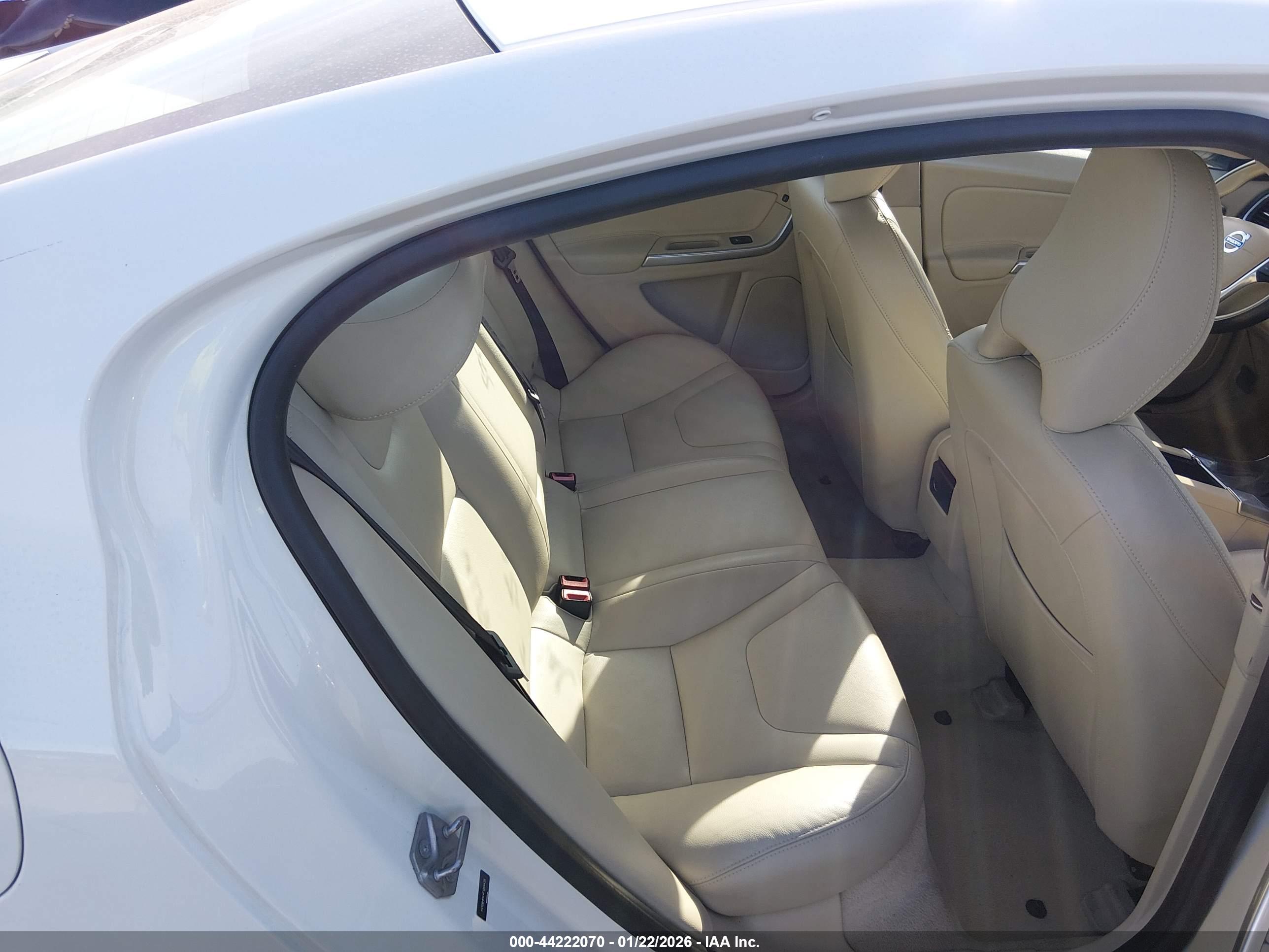 VOLVO S60 image 8