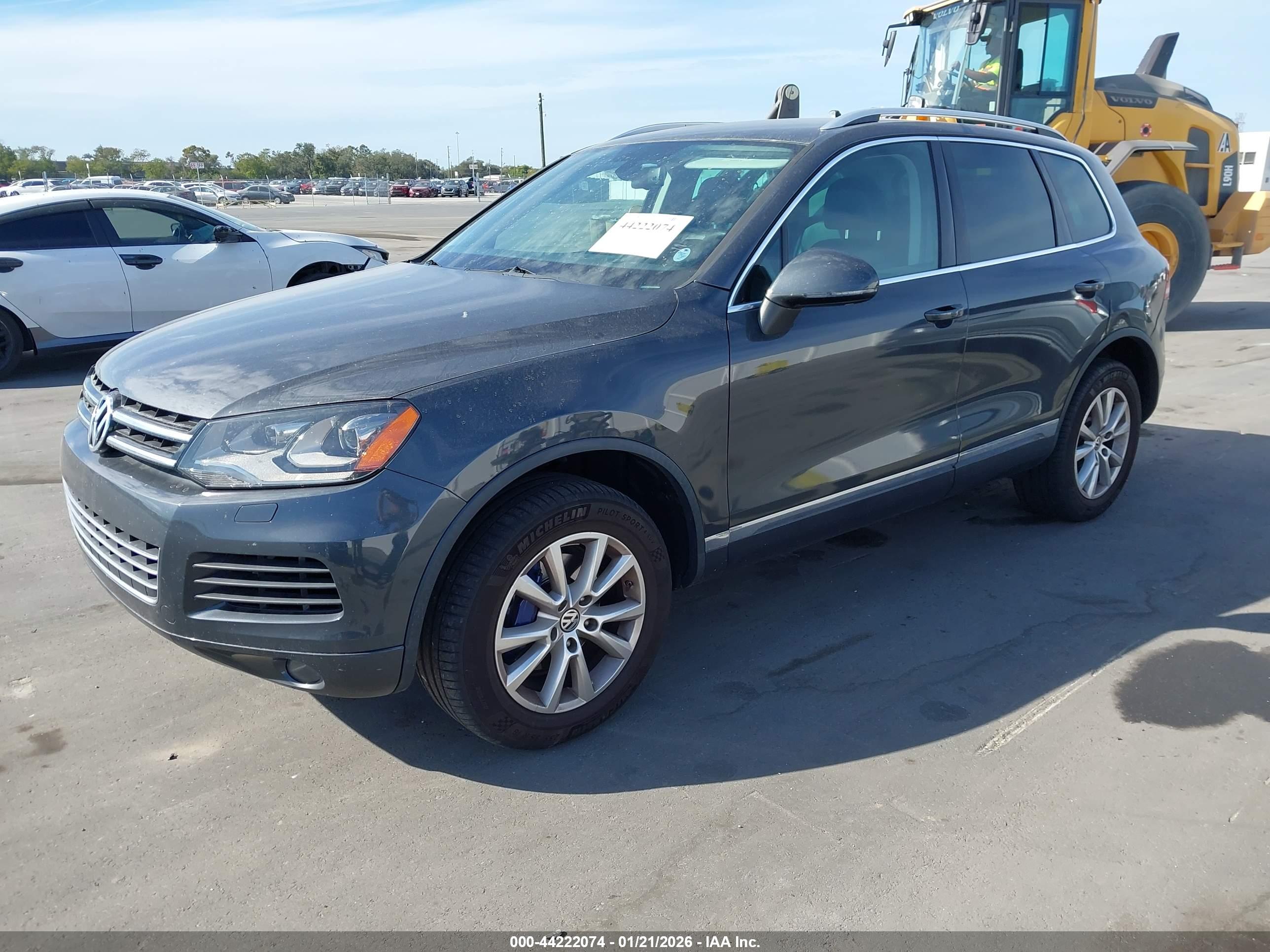 VOLKSWAGEN TOUAREG image 2