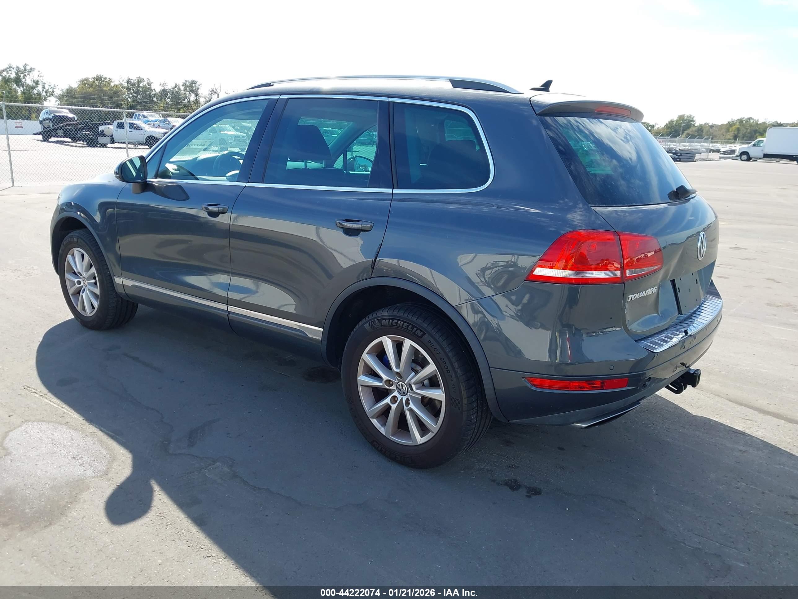 VOLKSWAGEN TOUAREG image 3