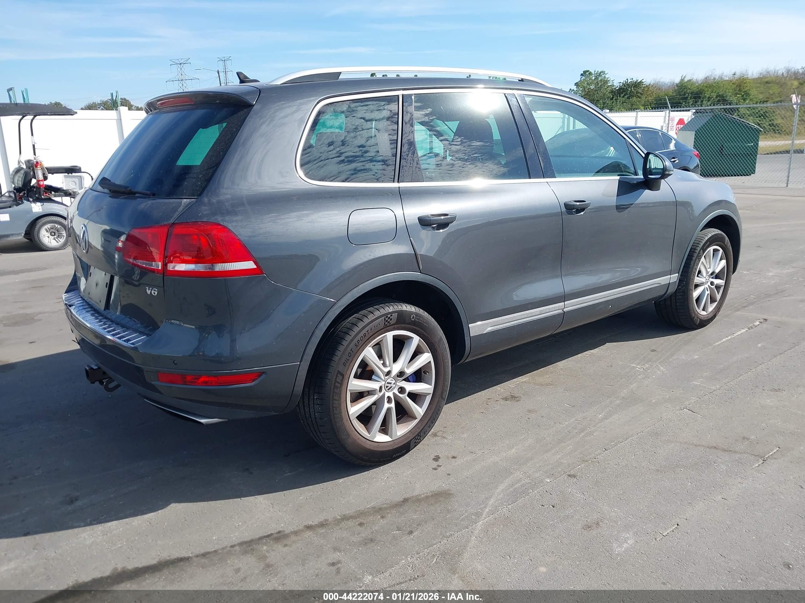 VOLKSWAGEN TOUAREG image 4