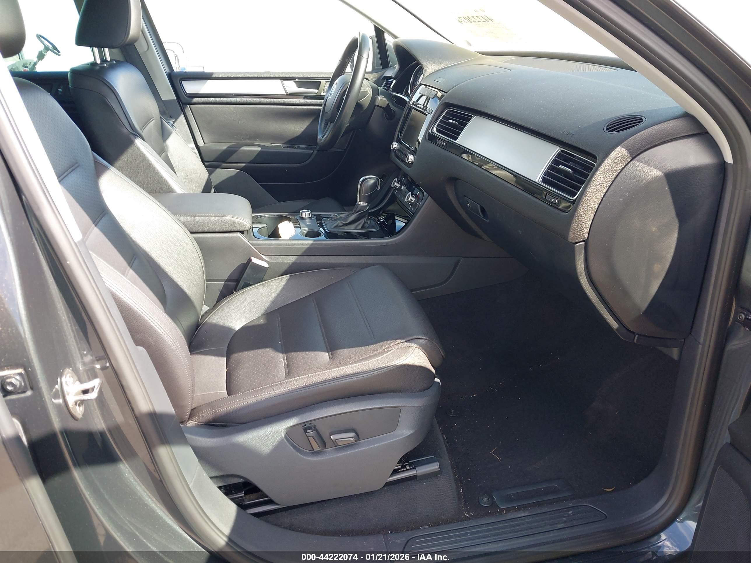 VOLKSWAGEN TOUAREG image 5
