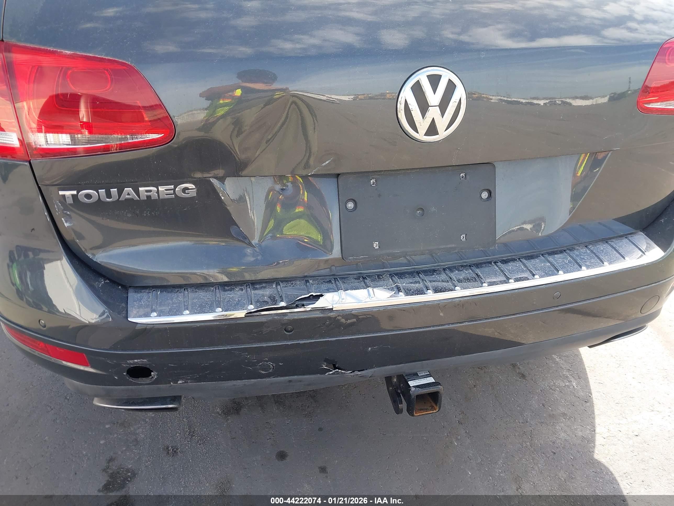 VOLKSWAGEN TOUAREG image 6