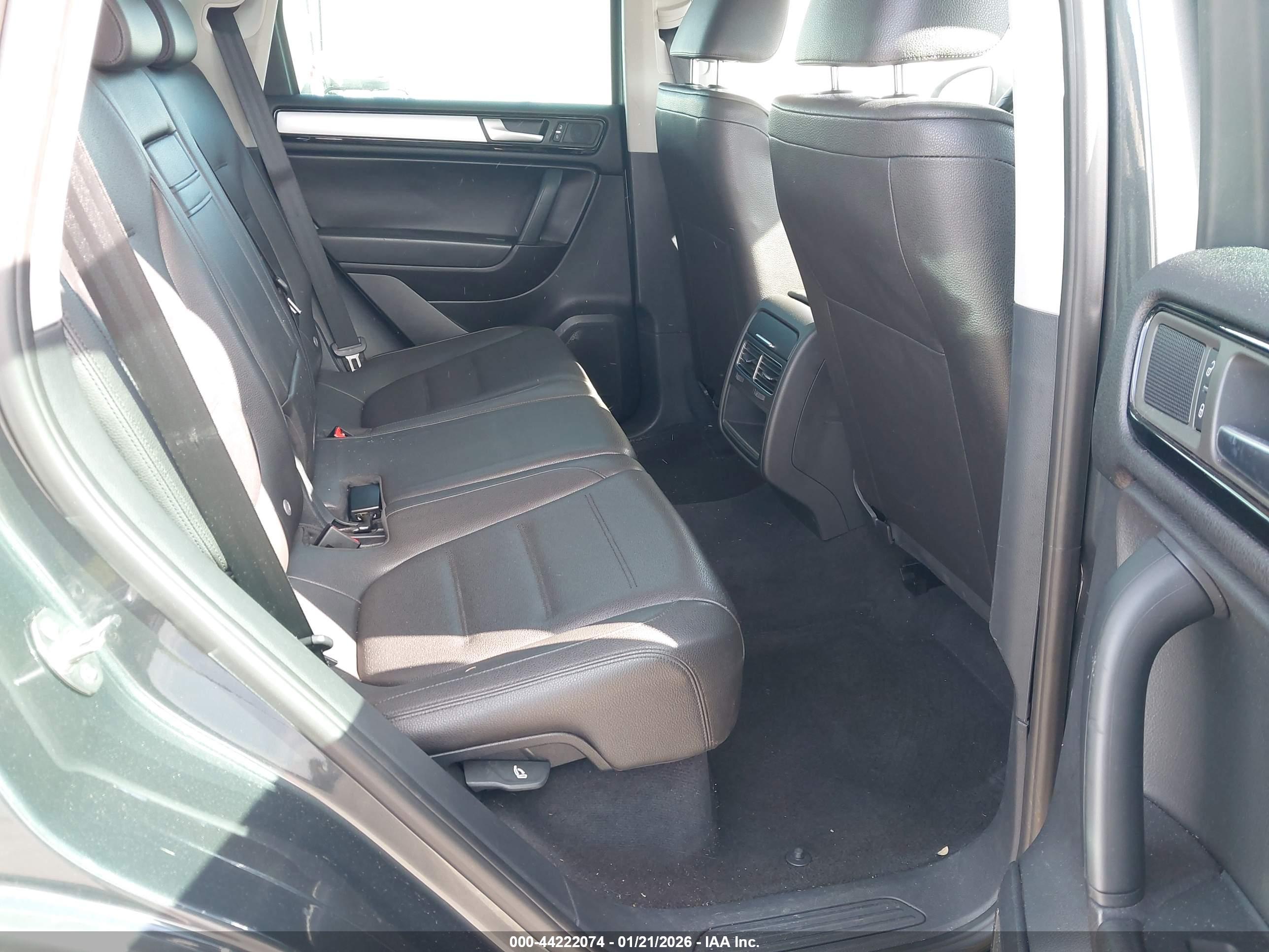VOLKSWAGEN TOUAREG image 8
